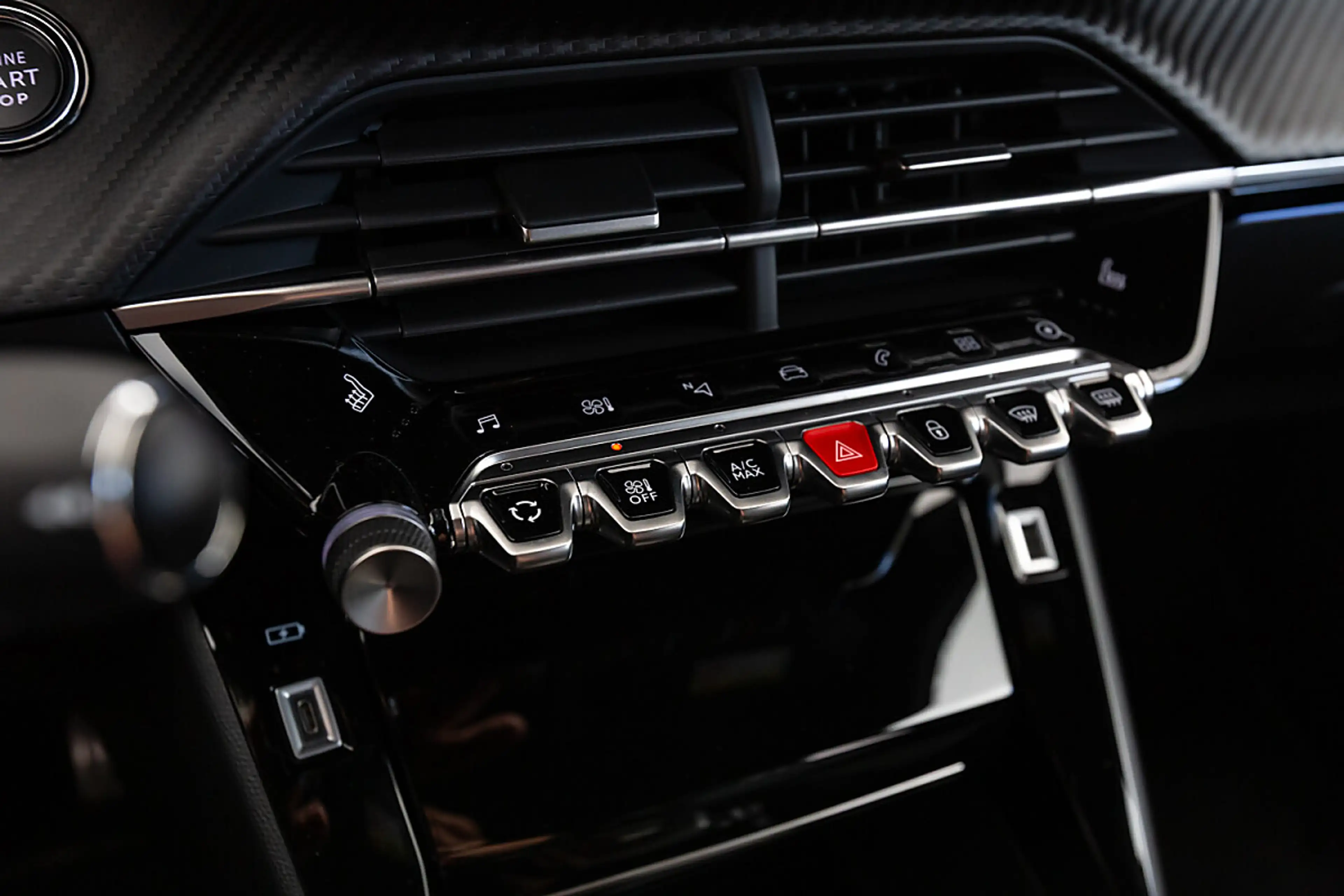 Peugeot e-2008 50kWh GT — photo 9