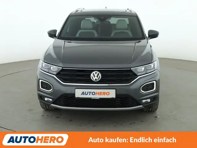 Volkswagen T-Roc view 9