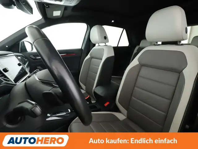 Volkswagen T-Roc view 10