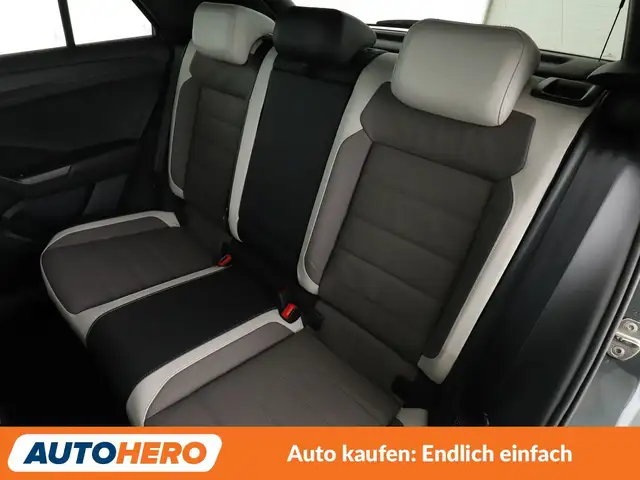 Volkswagen T-Roc view 14
