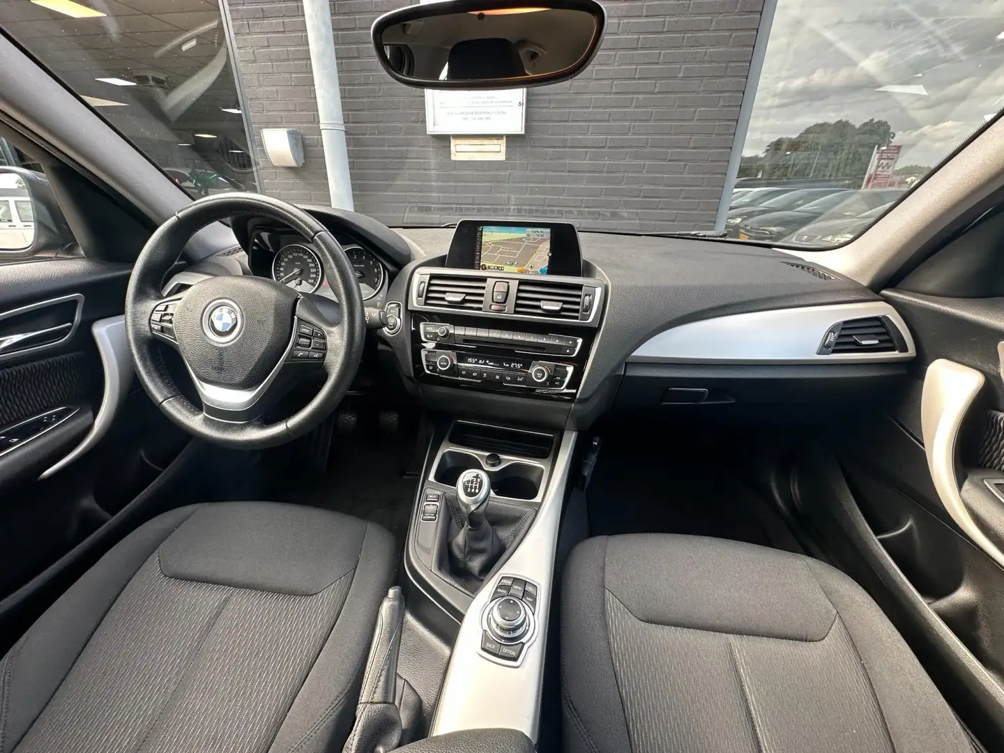 BMW 116 1-serie 116i Executive/6-BAK/NAVI/AIRCO/NL-AUTO NA Grijs - 2