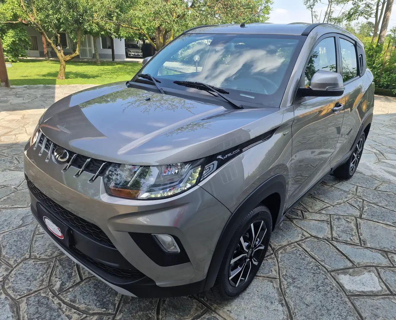 Mahindra KUV100 1.2 K8 m-bifuel GPL 87cv - neopatentati Szürke - 1