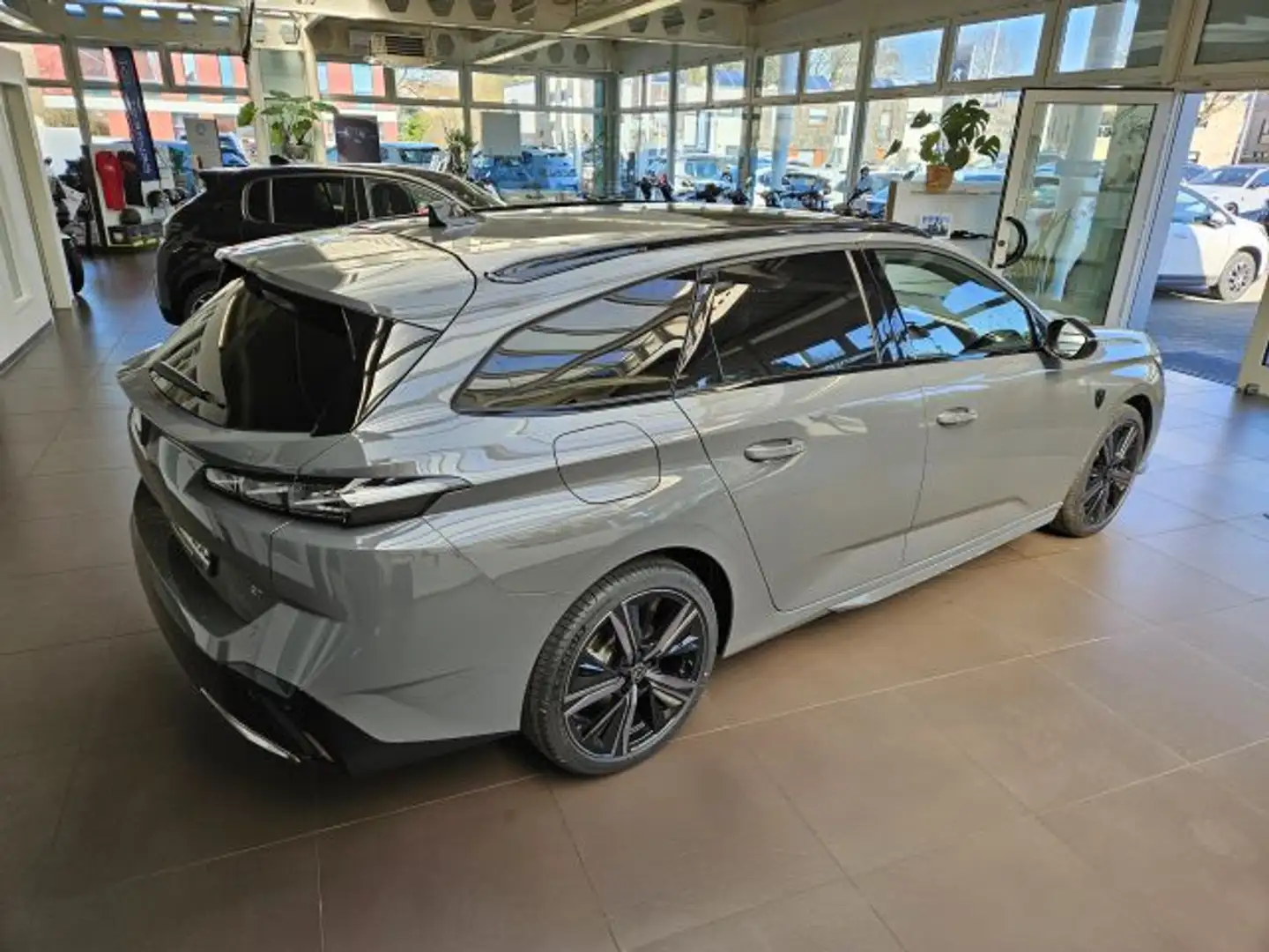 Peugeot 308 SW BlueHDi 130 EAT8 GT Grau - 2