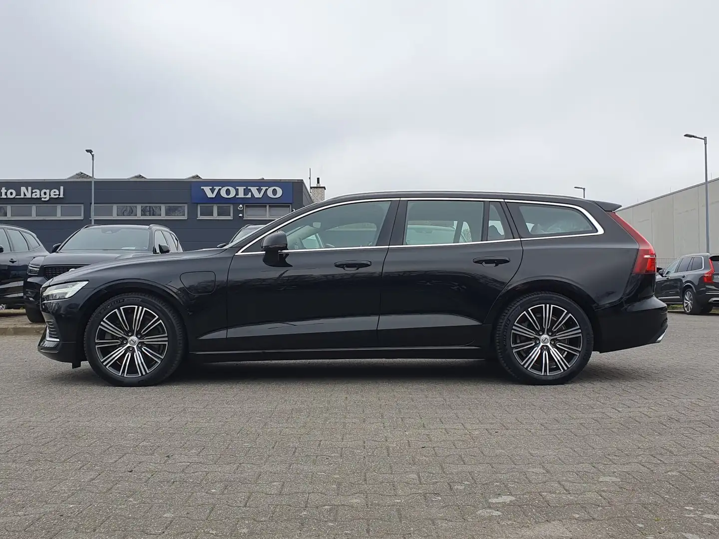 Volvo V60 V60 T6 Twin Engine AWD Inscription Expression SD Schwarz - 2
