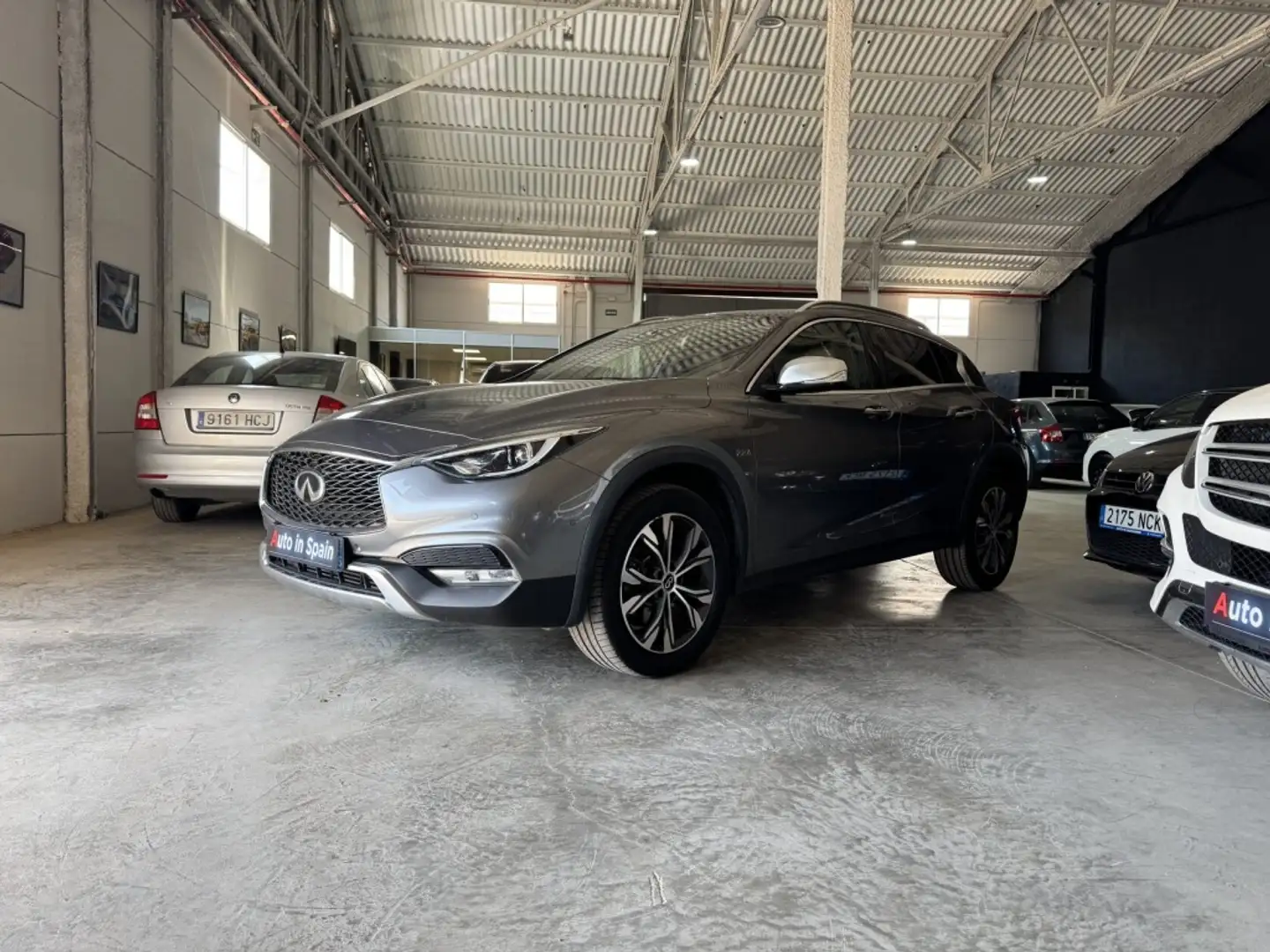 Infiniti QX30 2.2d Premium AWD 7DCT Gris - 2
