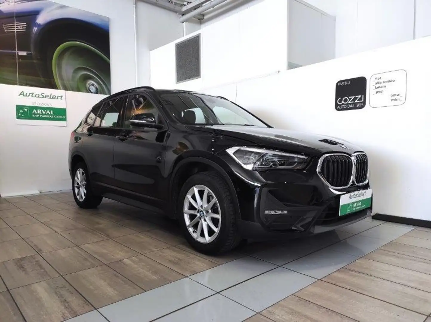BMW X1 (F48) - X1 sDrive16d Business Advantage Zwart - 1