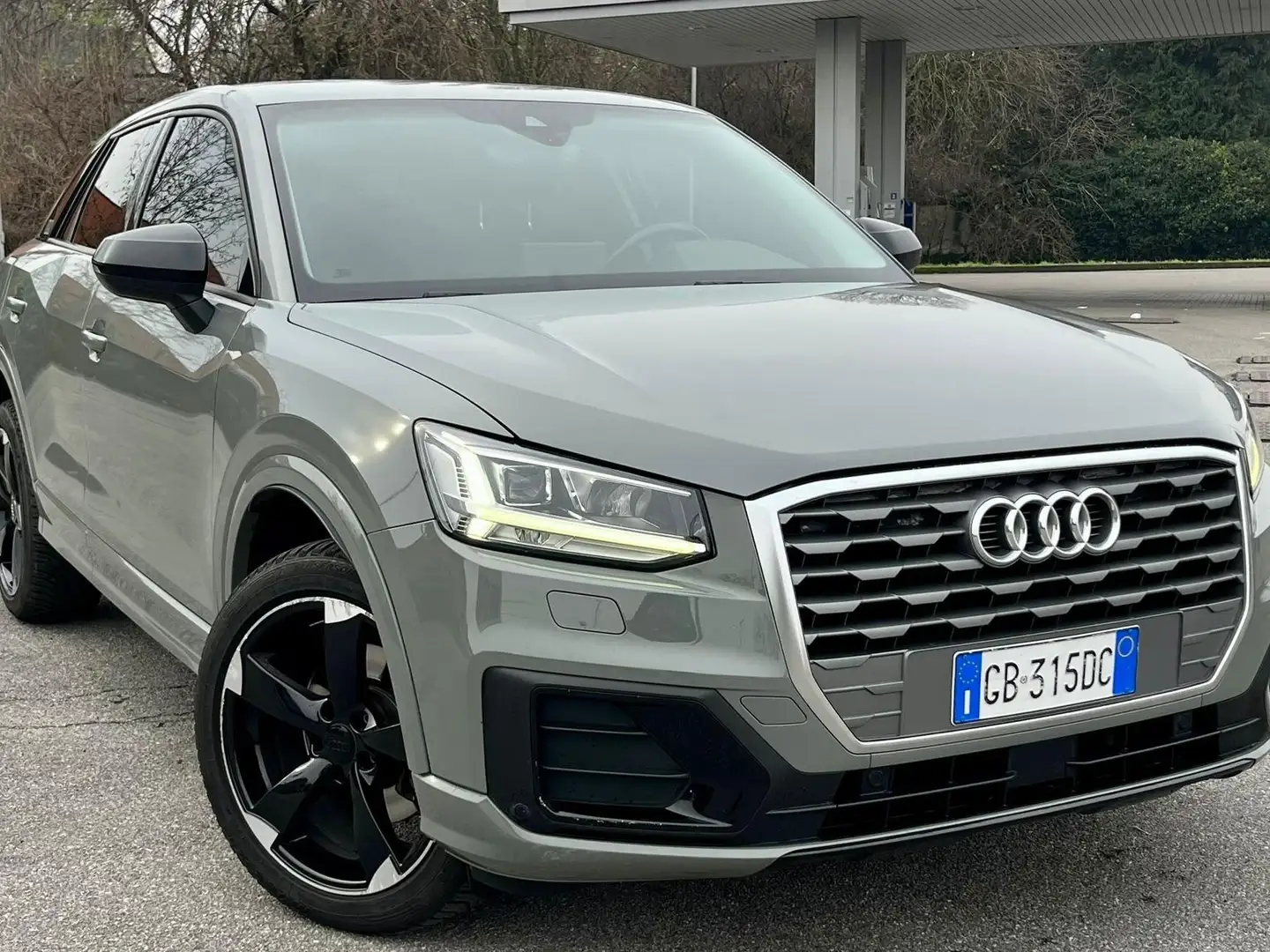 Audi Q2 Q2 30 1.6 tdi Admired s-tronic my20 Grau - 2
