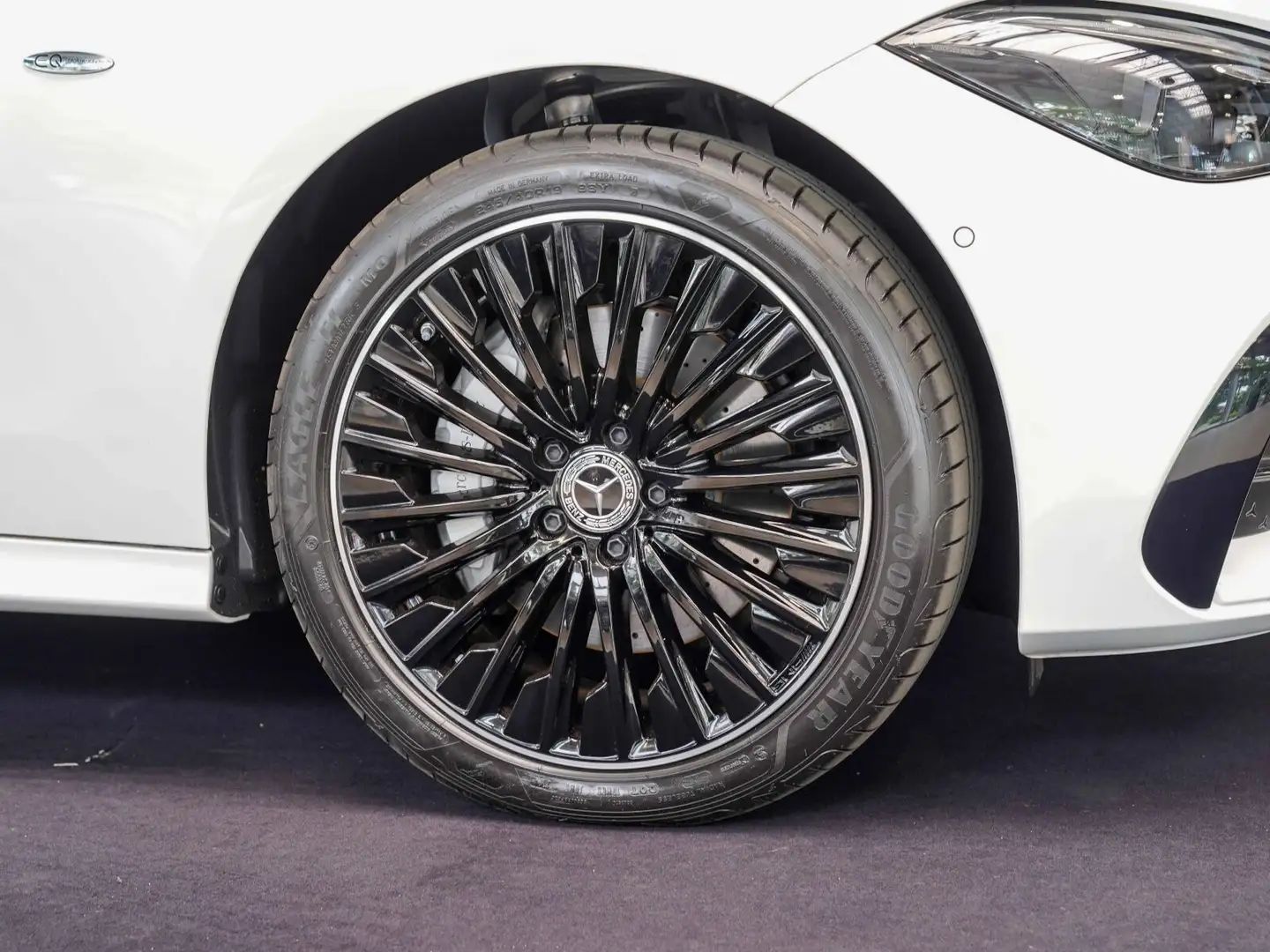 Mercedes-Benz CLE 300 CLE 300 e Coupé AMG Line Night Carbon 360° Pano Weiß - 2