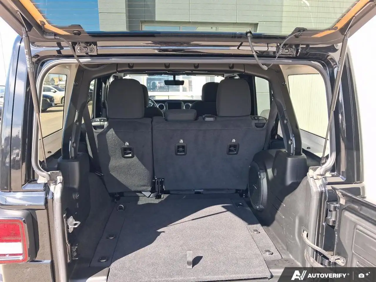 Jeep Wrangler снимка Jeep Wrangler