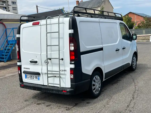 Opel Vivaro view 2