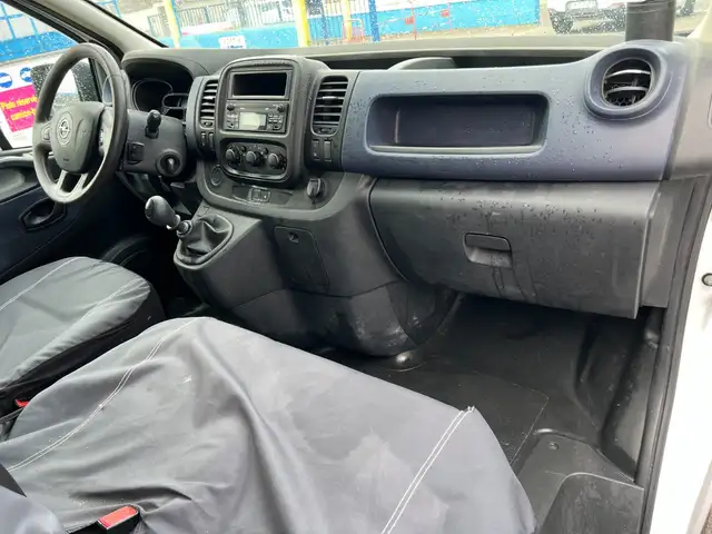 Opel Vivaro view 3