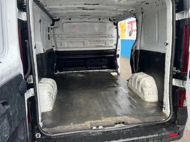 Opel Vivaro view 4