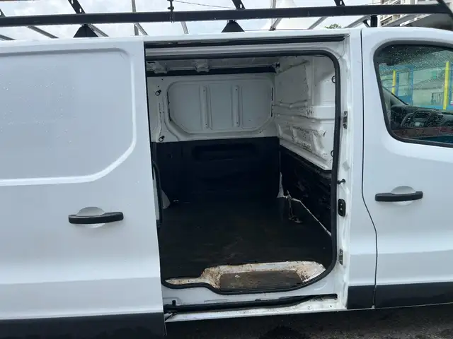 Opel Vivaro view 8
