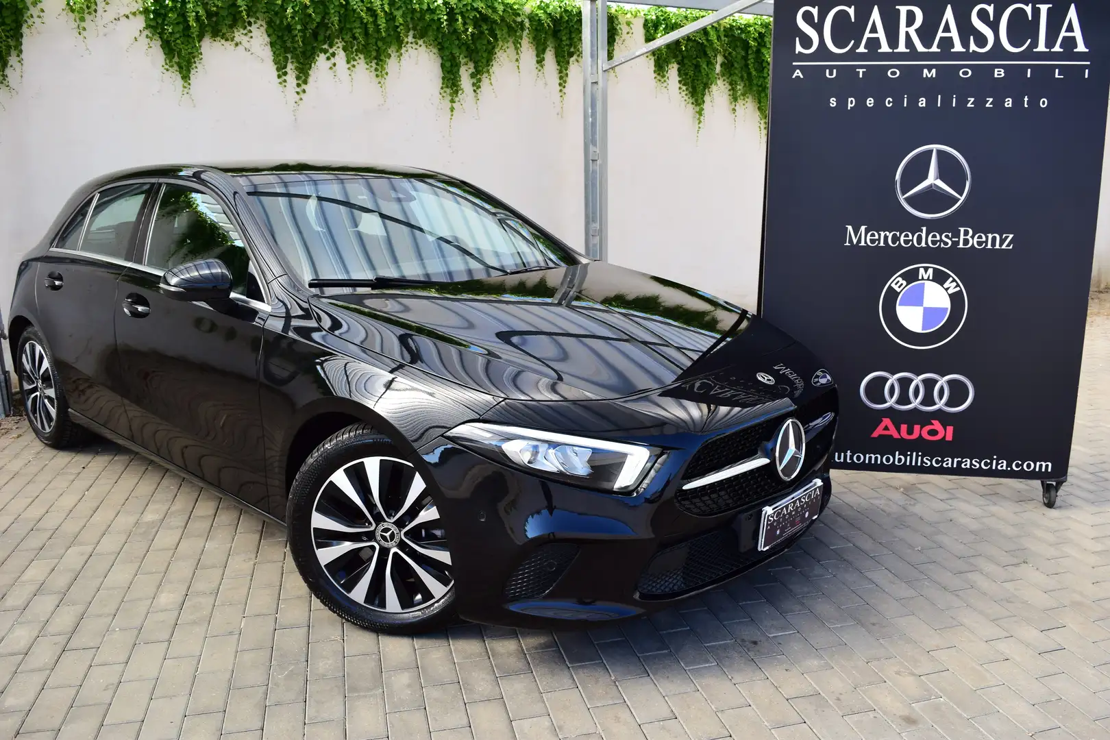 Mercedes-Benz A 180 d Automatica 116 cv Business Extra Negru - 1