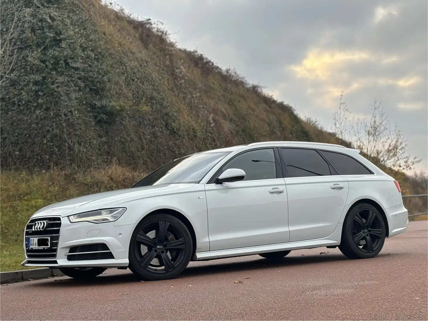 Audi A6 A6  S-line Pano Standh AHK Luft Bose 8fach 20“ Weiß - 1