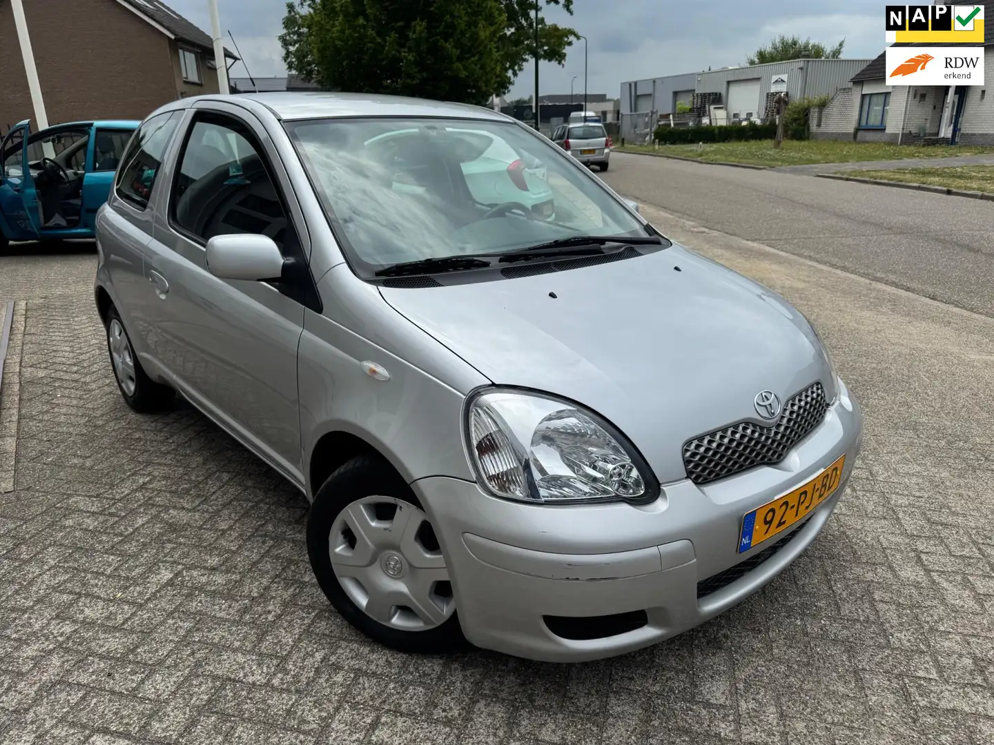 Toyota Yaris 1.0 VVT-i Sol MMT AUTOMAAT , AIRCO, NW APK Grijs - 1