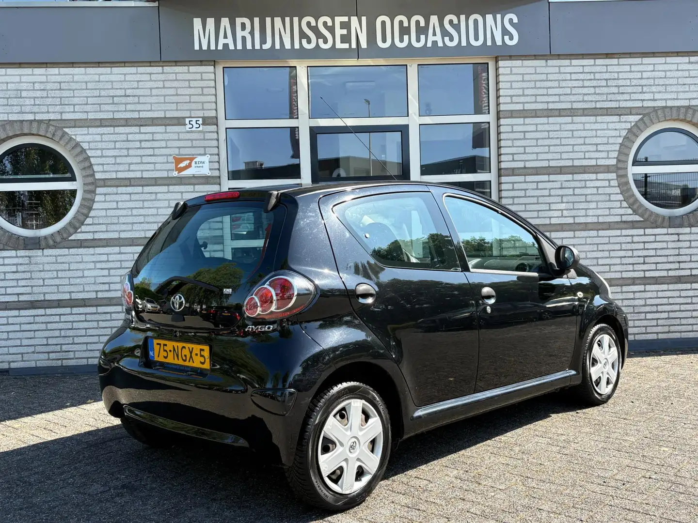 Toyota Aygo 1.0-12V Access |AIRCO, NAP| Zwart - 2