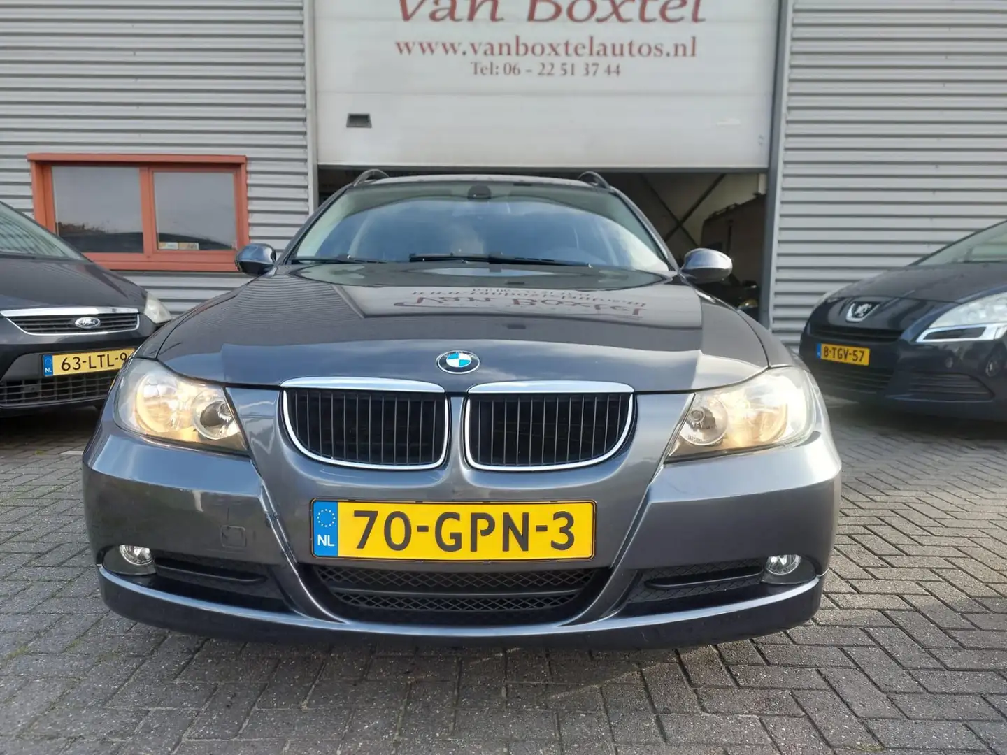 BMW 318 3-serie Touring 318i Business Line 6bak + climate Grau - 2