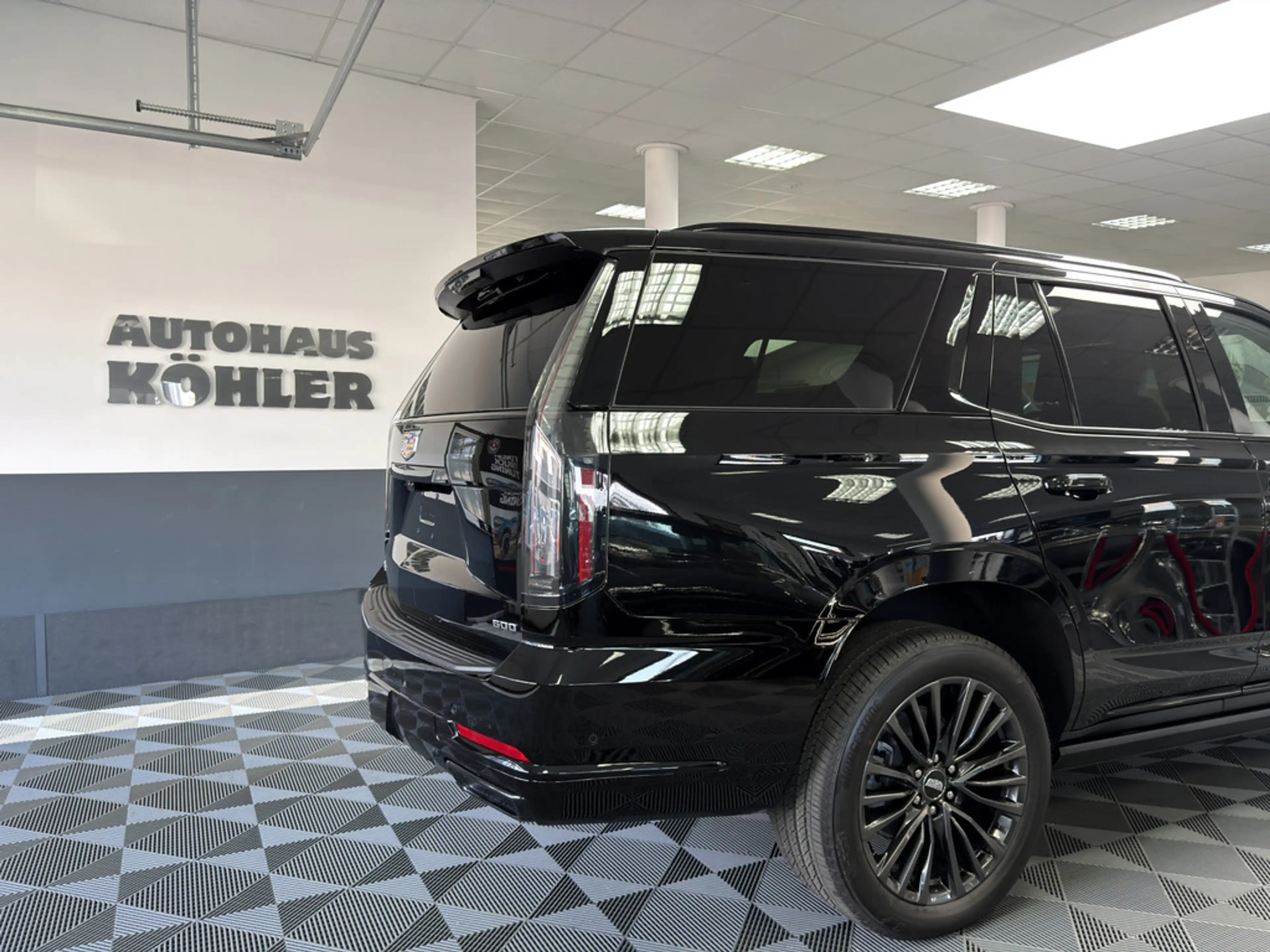 Cadillac Escalade Sport Platinum Black SUV 2026 22" AKG Voll — photo 43