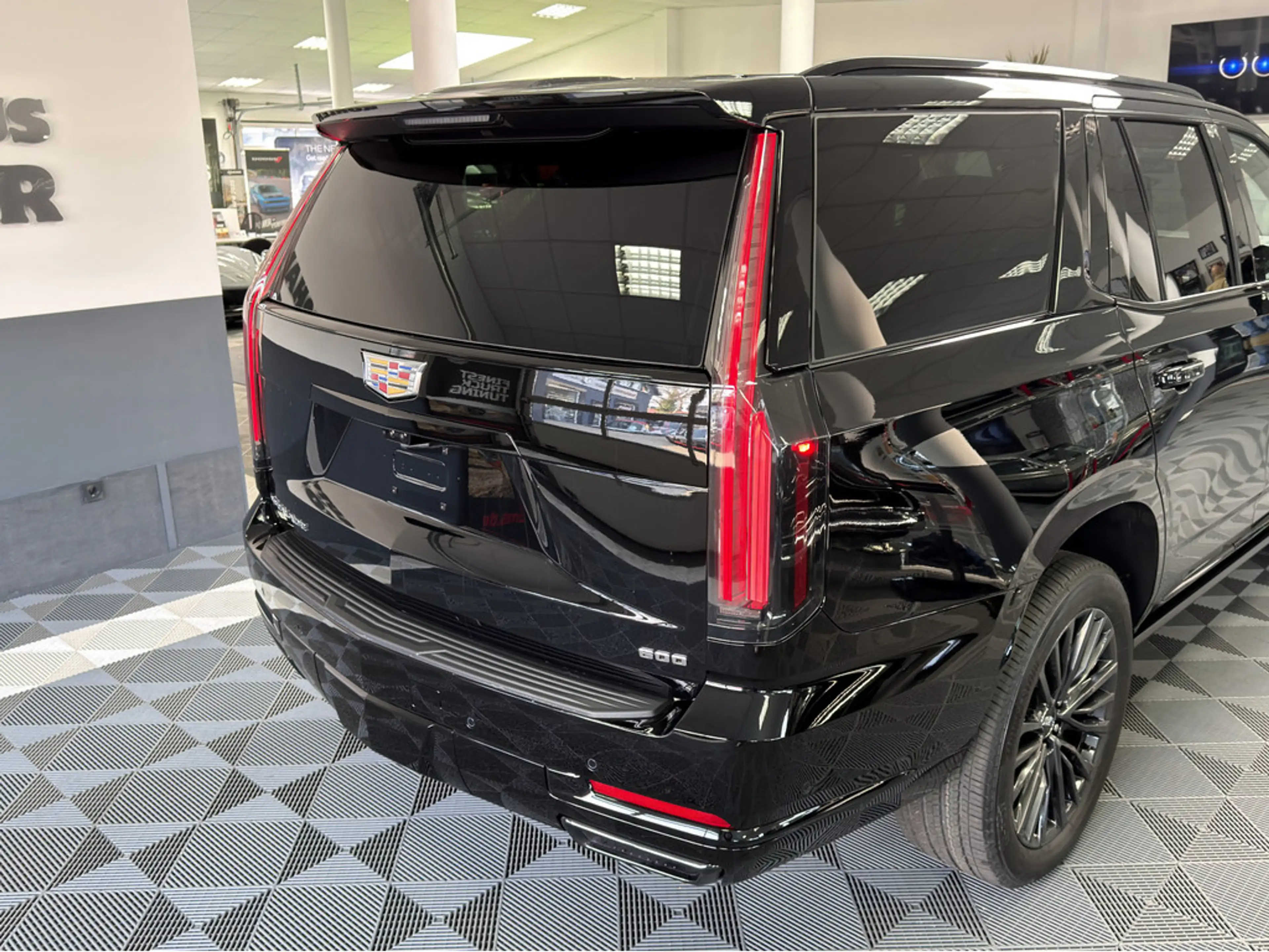 Cadillac Escalade Sport Platinum Black SUV 2026 22" AKG Voll — photo 9