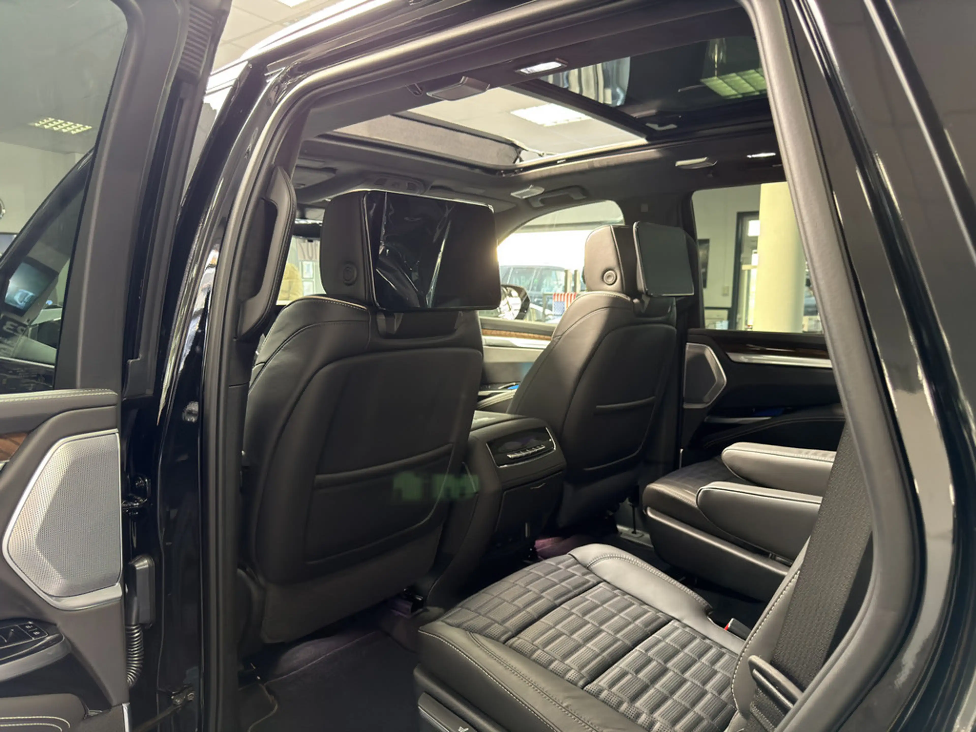 Cadillac Escalade Sport Platinum Black SUV 2026 22" AKG Voll — photo 33