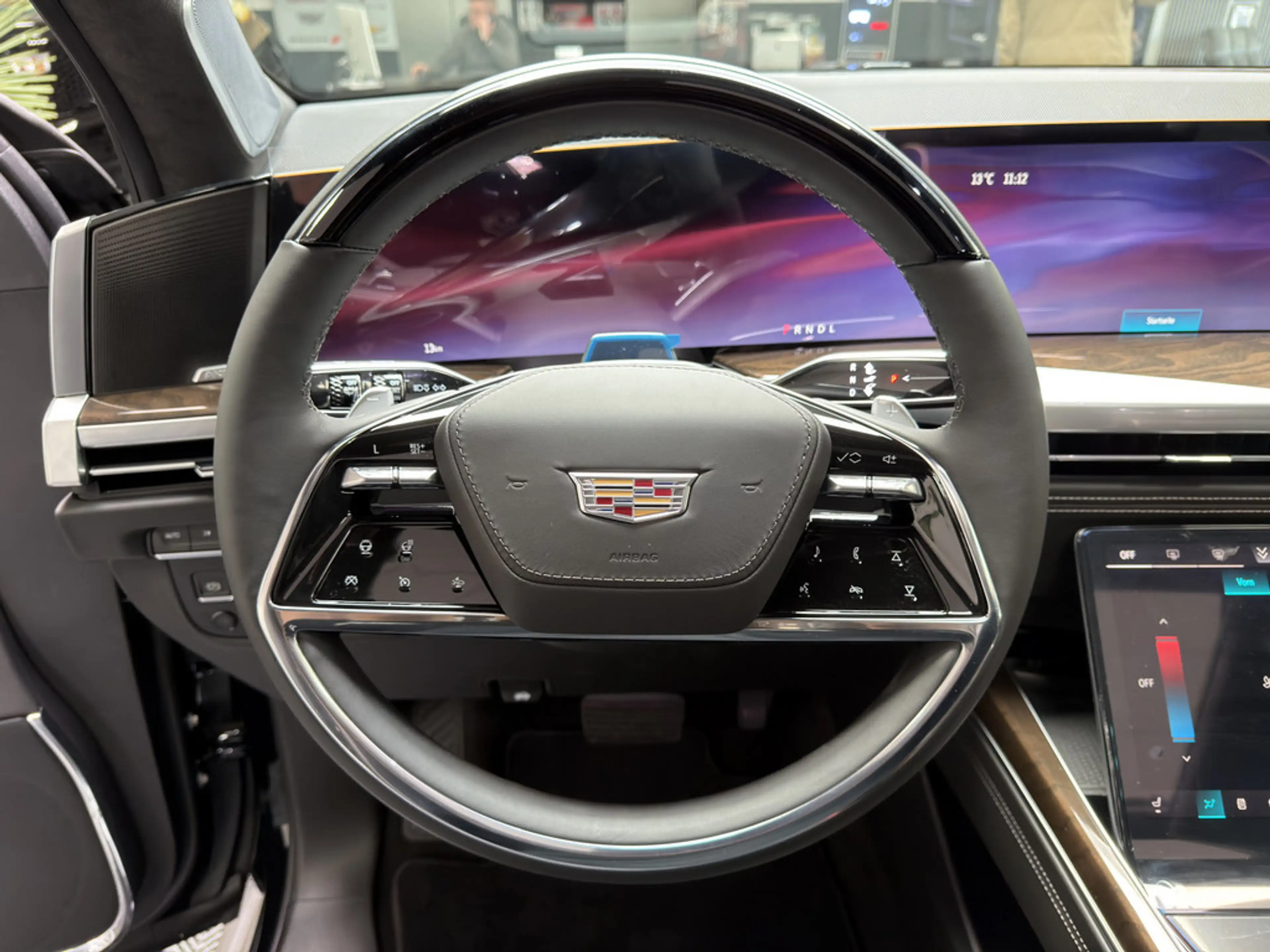 Cadillac Escalade Sport Platinum Black SUV 2026 22" AKG Voll — photo 21
