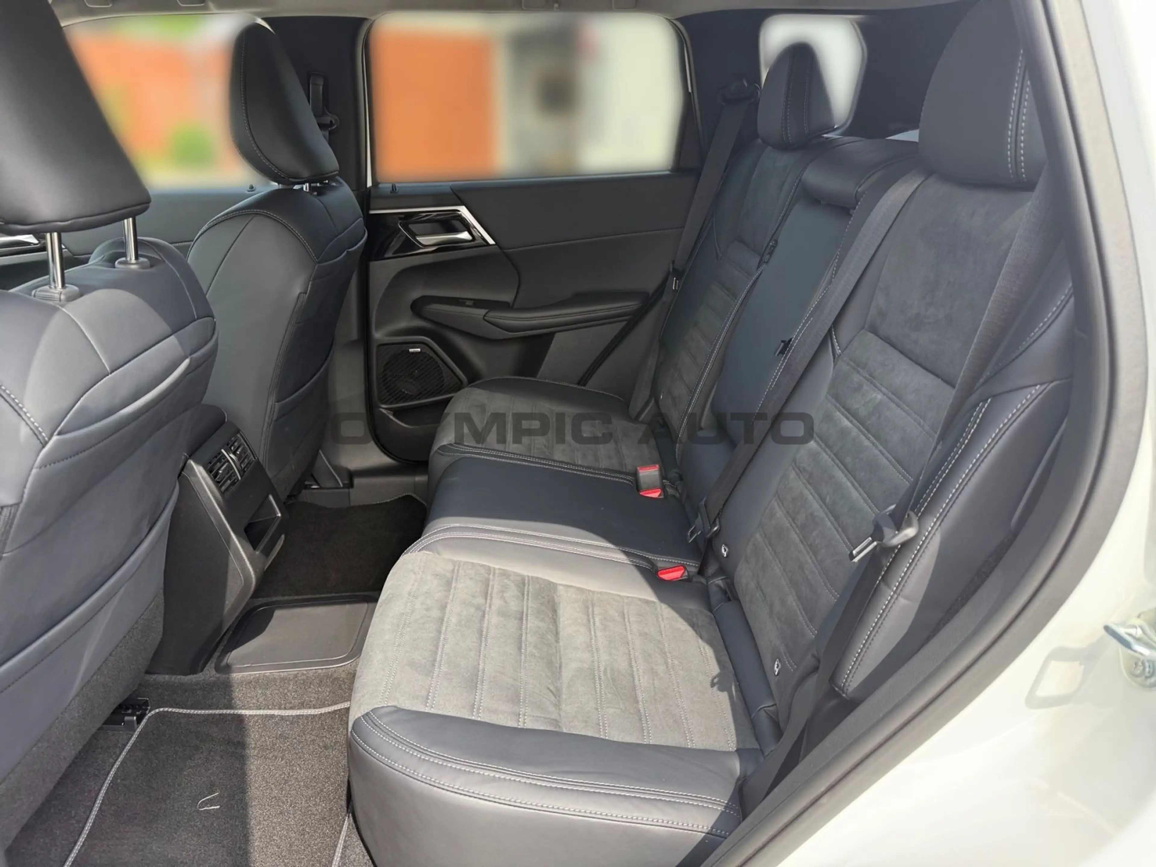Mitsubishi Outlander 2,4l Intro Edition CAM — photo 12
