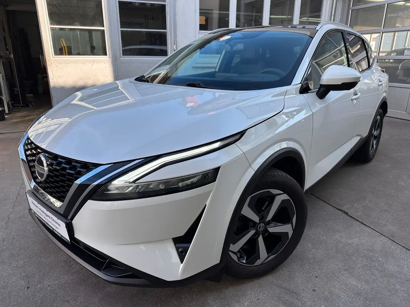 Nissan Qashqai 1.3 DIG-T MHEV PREMIERE EDITION Weiß - 1