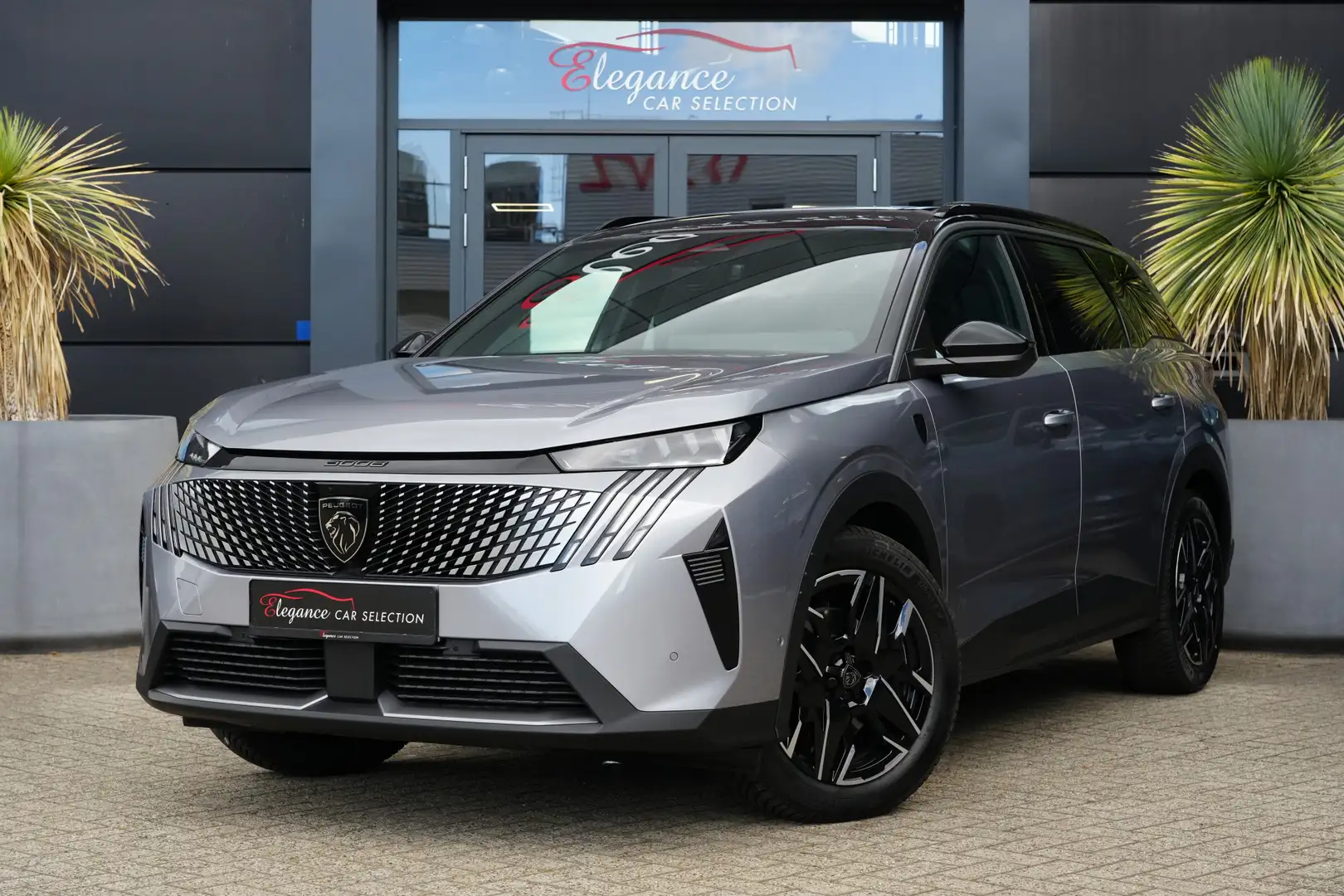 Peugeot 5008 1.2 Hybrid 136 GT 7p 136pk Panoramadak/Stoelverwar Grijs - 1
