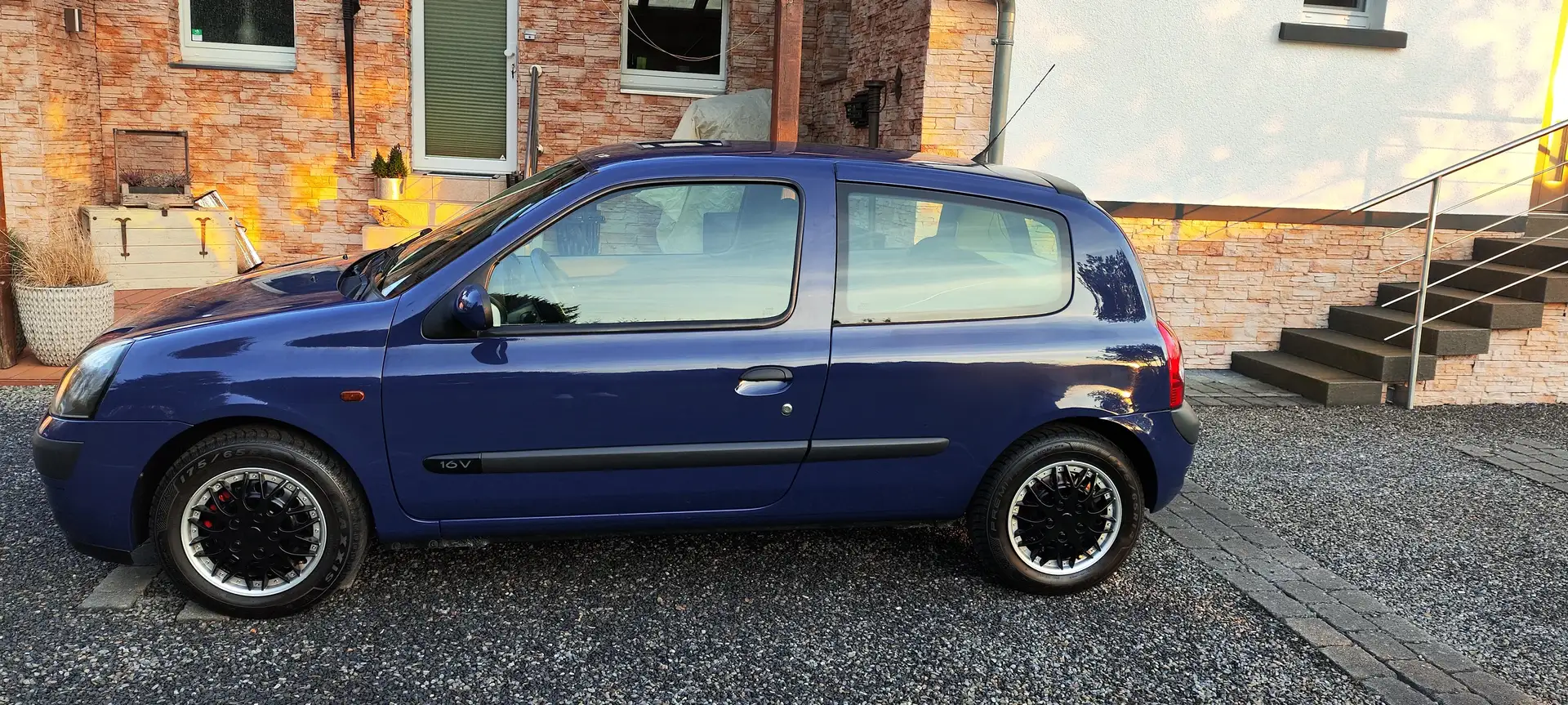 Renault Clio Clio 1.2 16V Expression Blau - 1