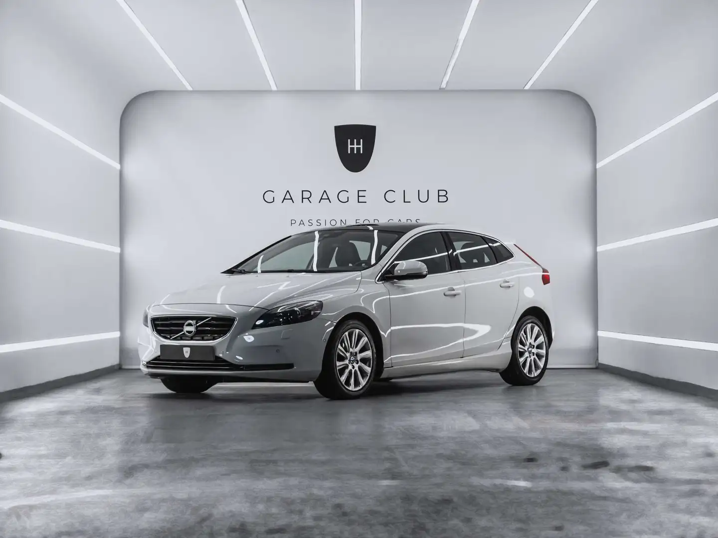 Volvo V40 T4 Summum Aut. - 1