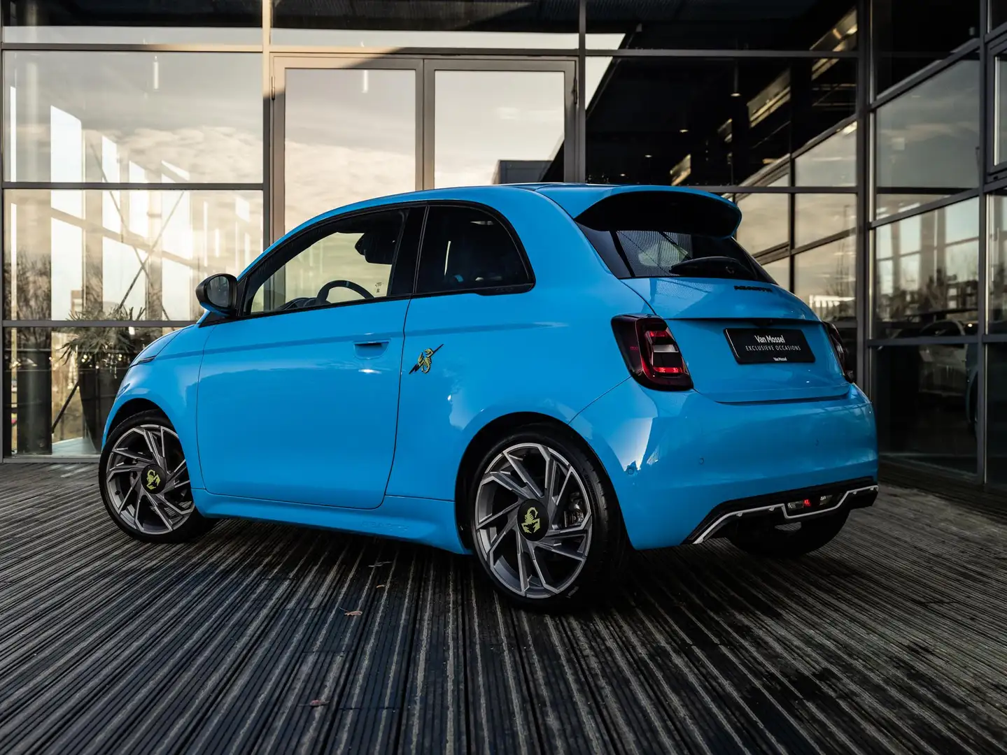 Abarth 500e Abarth Scorpionissima 42 kWh AUTOMAAT | PANORAMADA Blue - 2