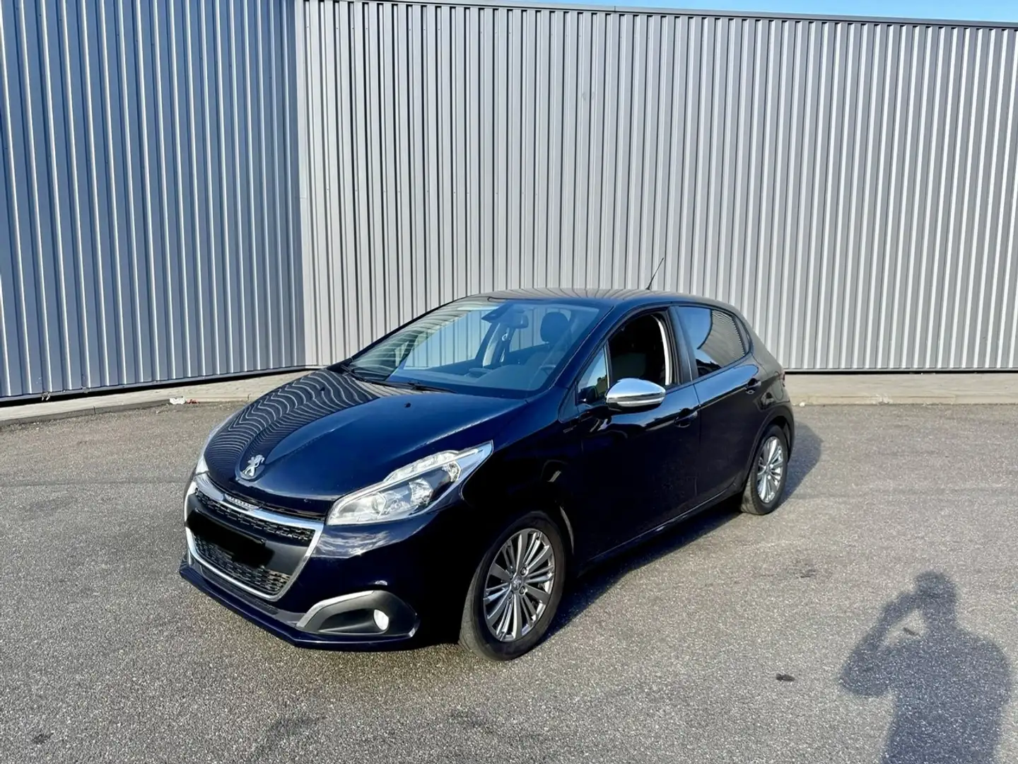Peugeot 208 208 1.2i PureTech Allure S Noir - 1