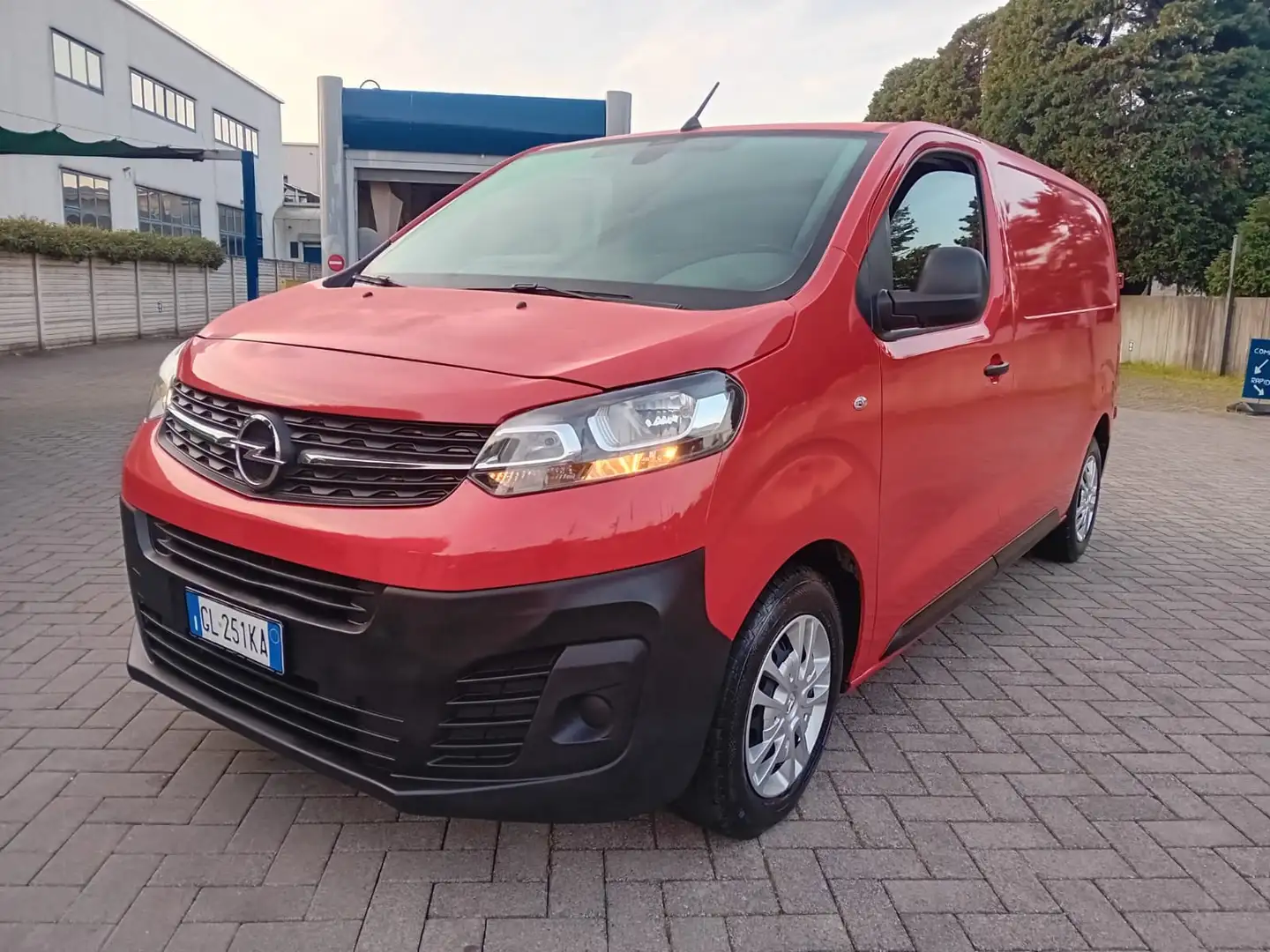 Opel Vivaro L2H1 PASSO LUNGO Rot - 1