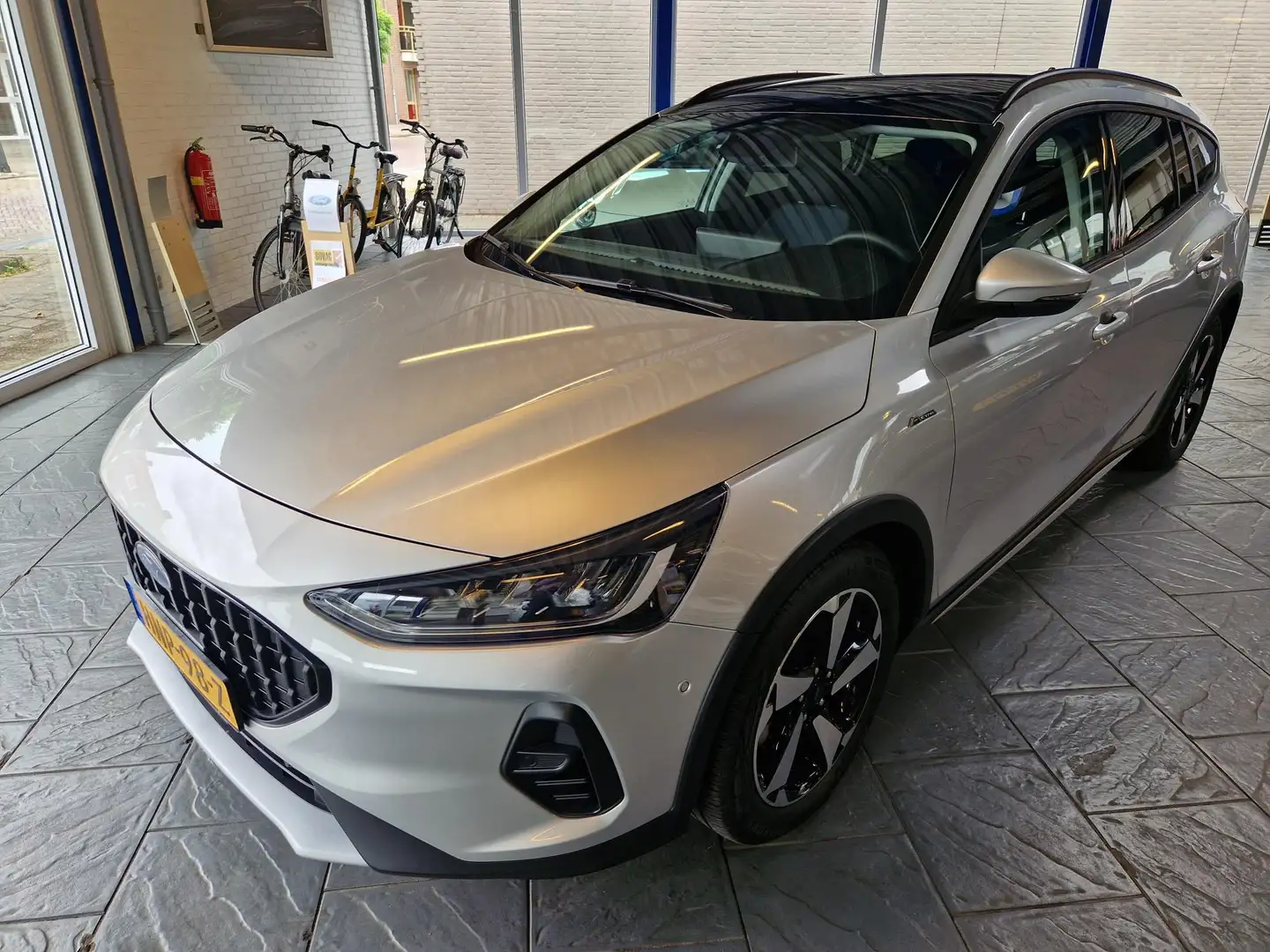 Ford Focus Wagon 1.0 EcoBoost Hybrid Active-X 155pk Automaat Gris - 2