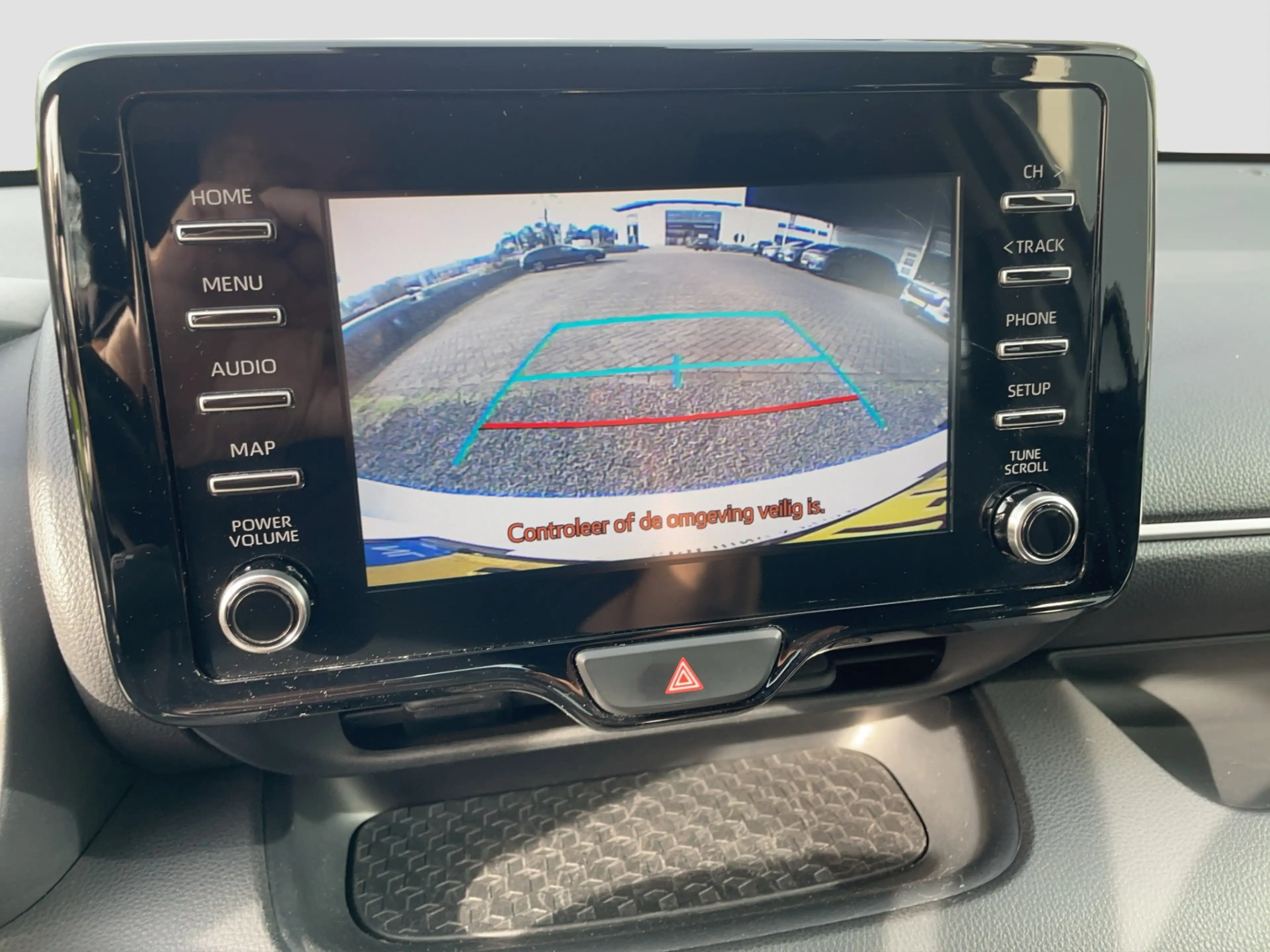 Toyota Yaris 1.5 Hybrid First Edition Keyless start | LMV | Nav — photo 6
