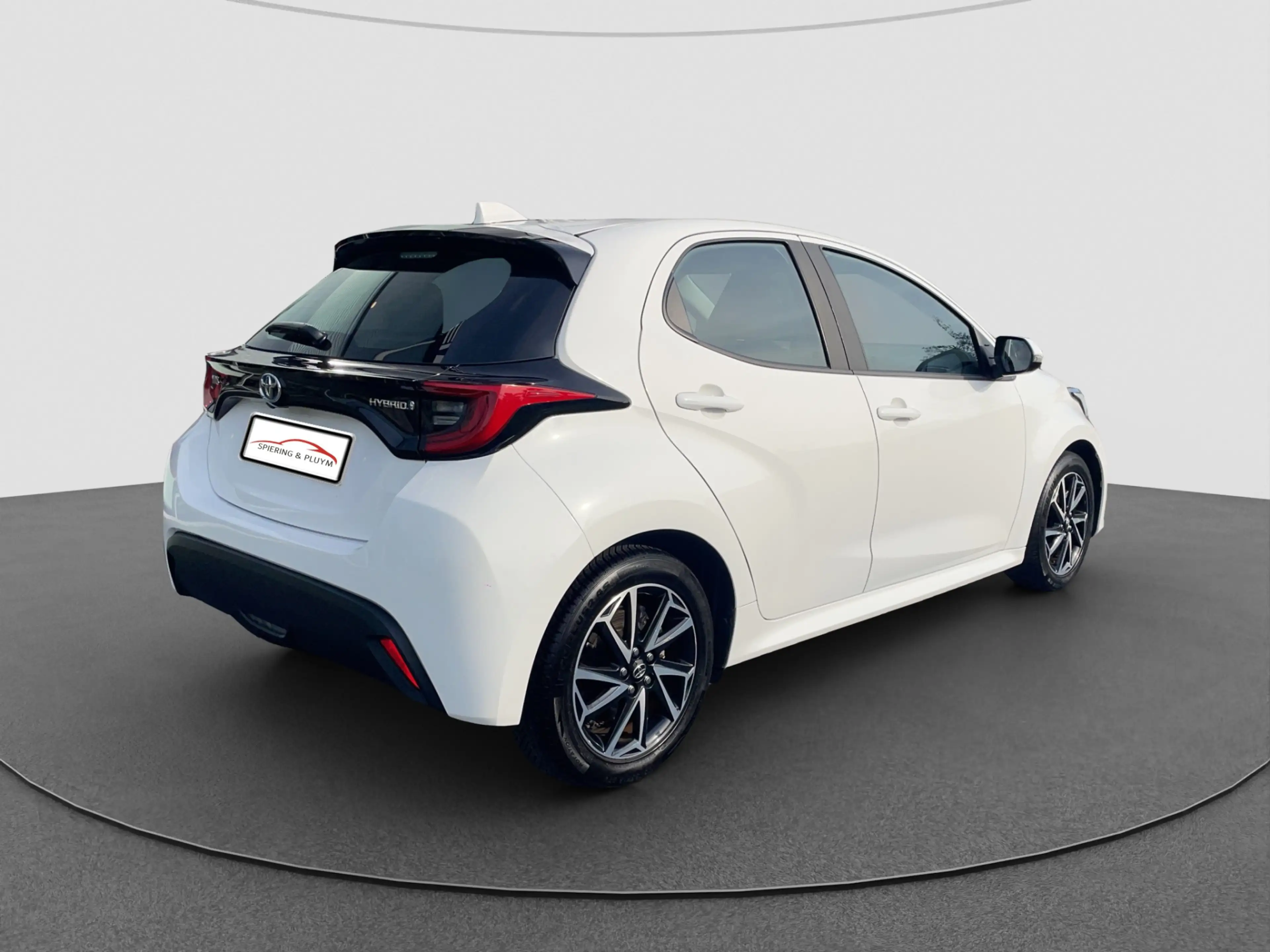Toyota Yaris 1.5 Hybrid First Edition Keyless start | LMV | Nav — photo 9