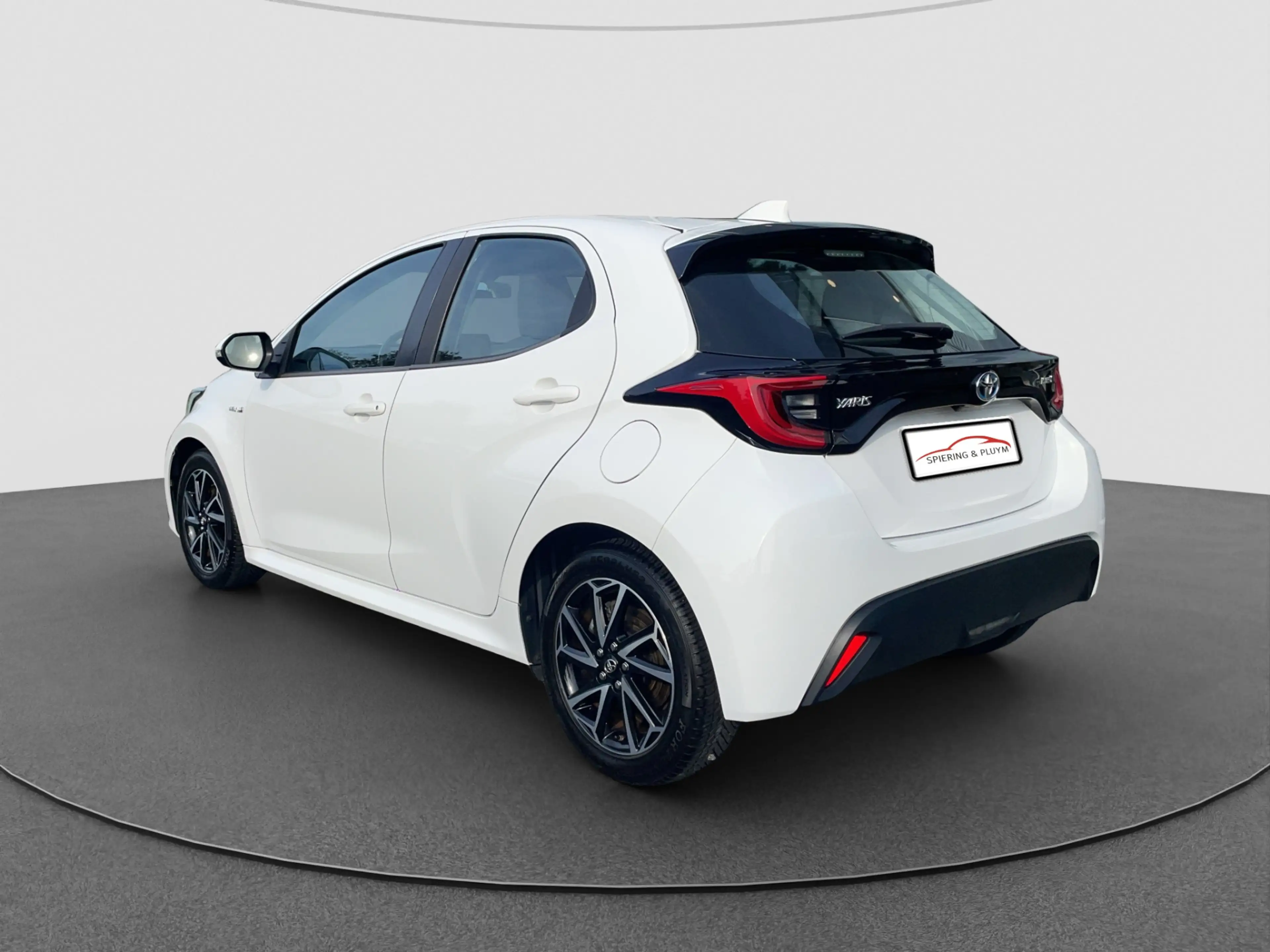 Toyota Yaris 1.5 Hybrid First Edition Keyless start | LMV | Nav — photo 12