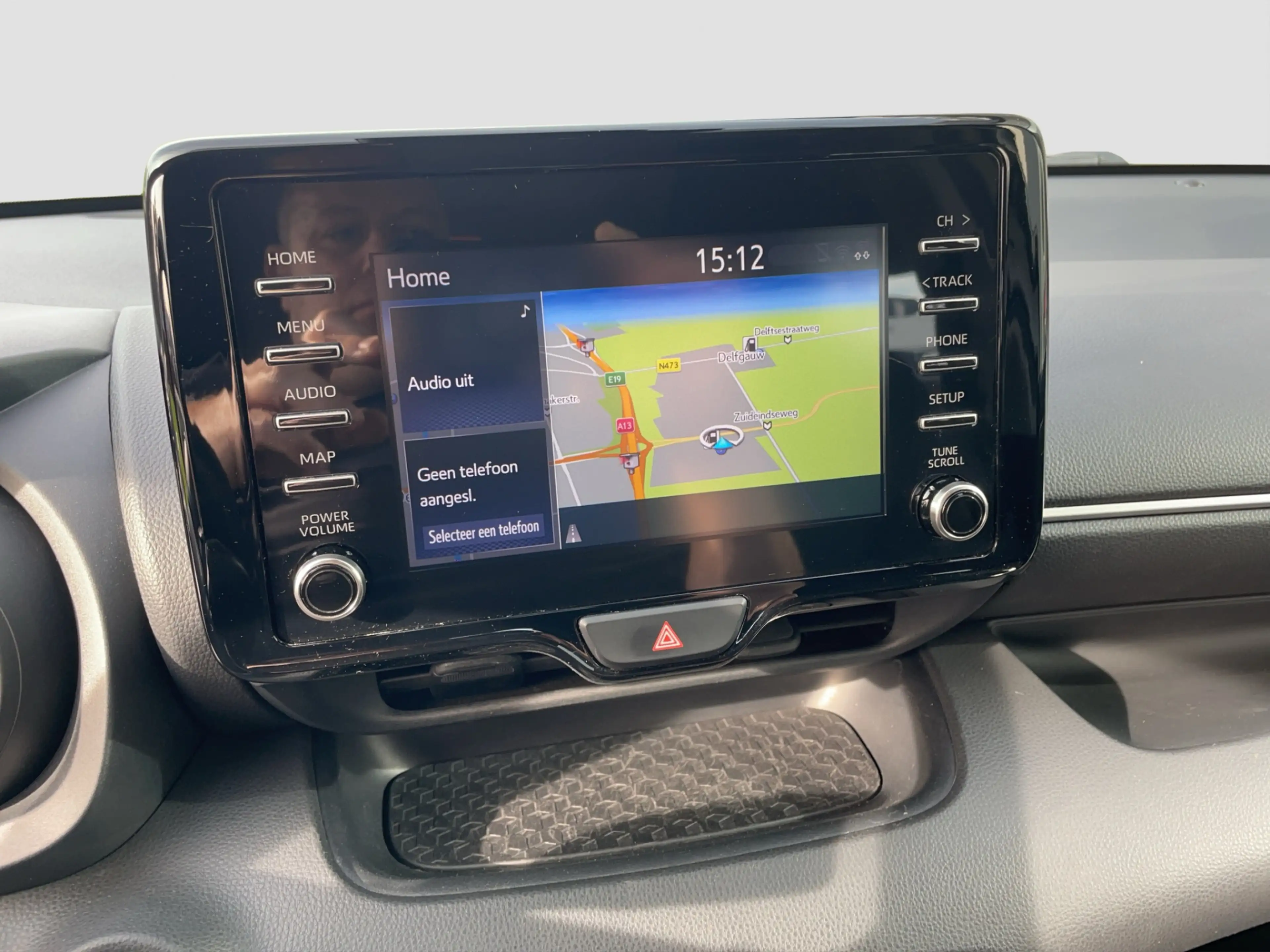 Toyota Yaris 1.5 Hybrid First Edition Keyless start | LMV | Nav — photo 4