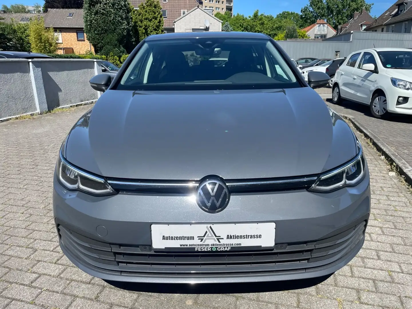 Volkswagen Golf VIII Lim. Life Sport DSG APP-Connect Navi Grijs - 1