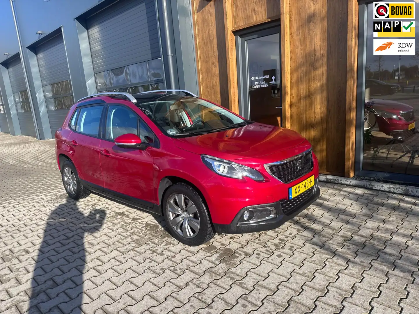 Peugeot 2008 1.2 automaat I pano l 35549 km l trekhaak Blue Lio Rouge - 1