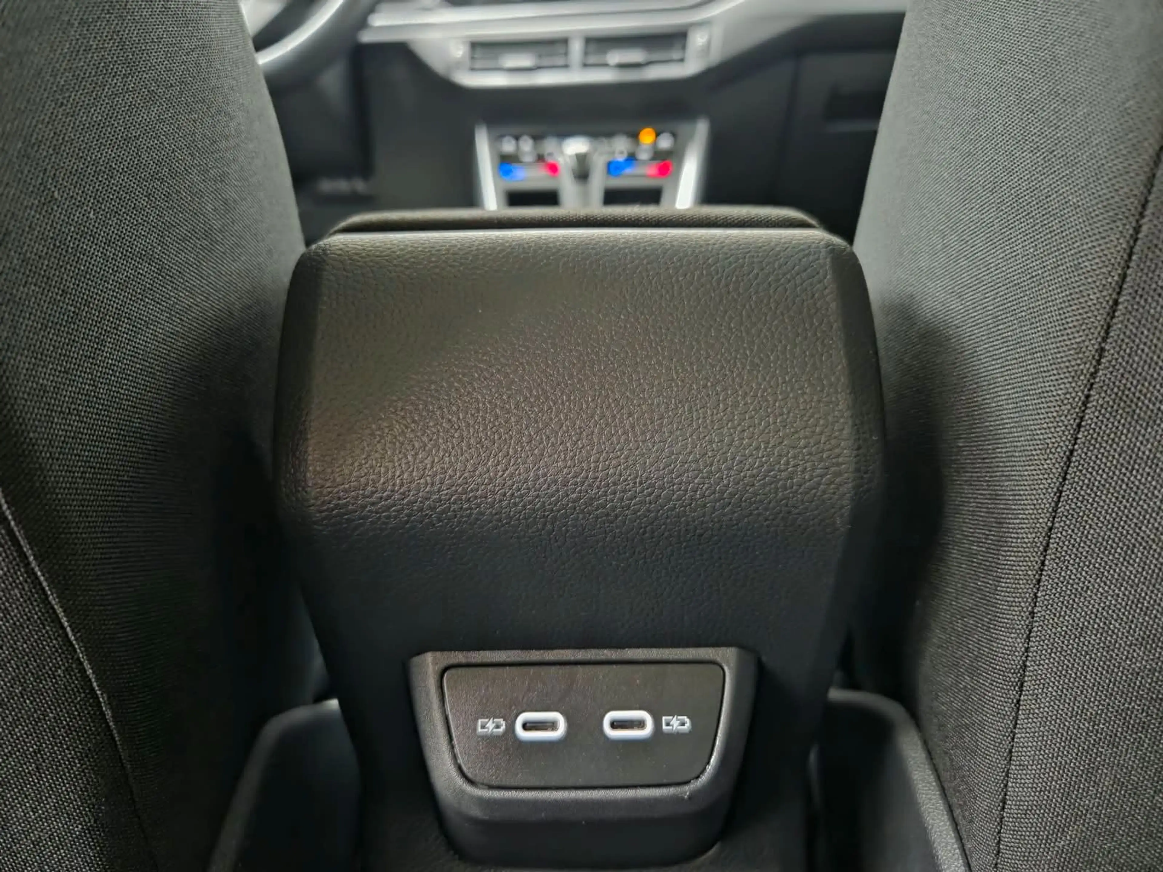 Volkswagen Taigo 1.0 TSI DSG Life *R2D*DAB*Kamera*ACC* — photo 41