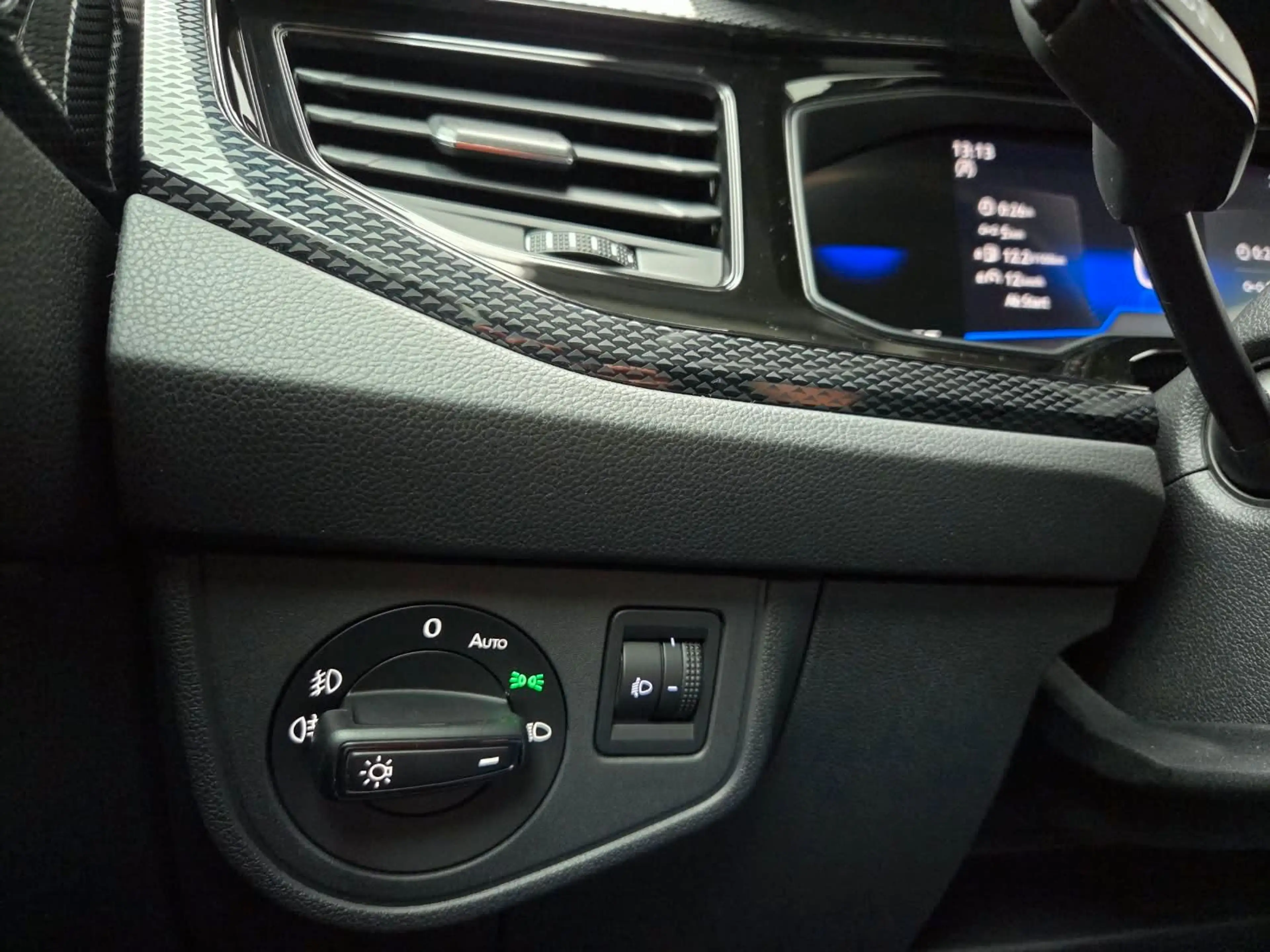 Volkswagen Taigo 1.0 TSI DSG Life *R2D*DAB*Kamera*ACC* — photo 30