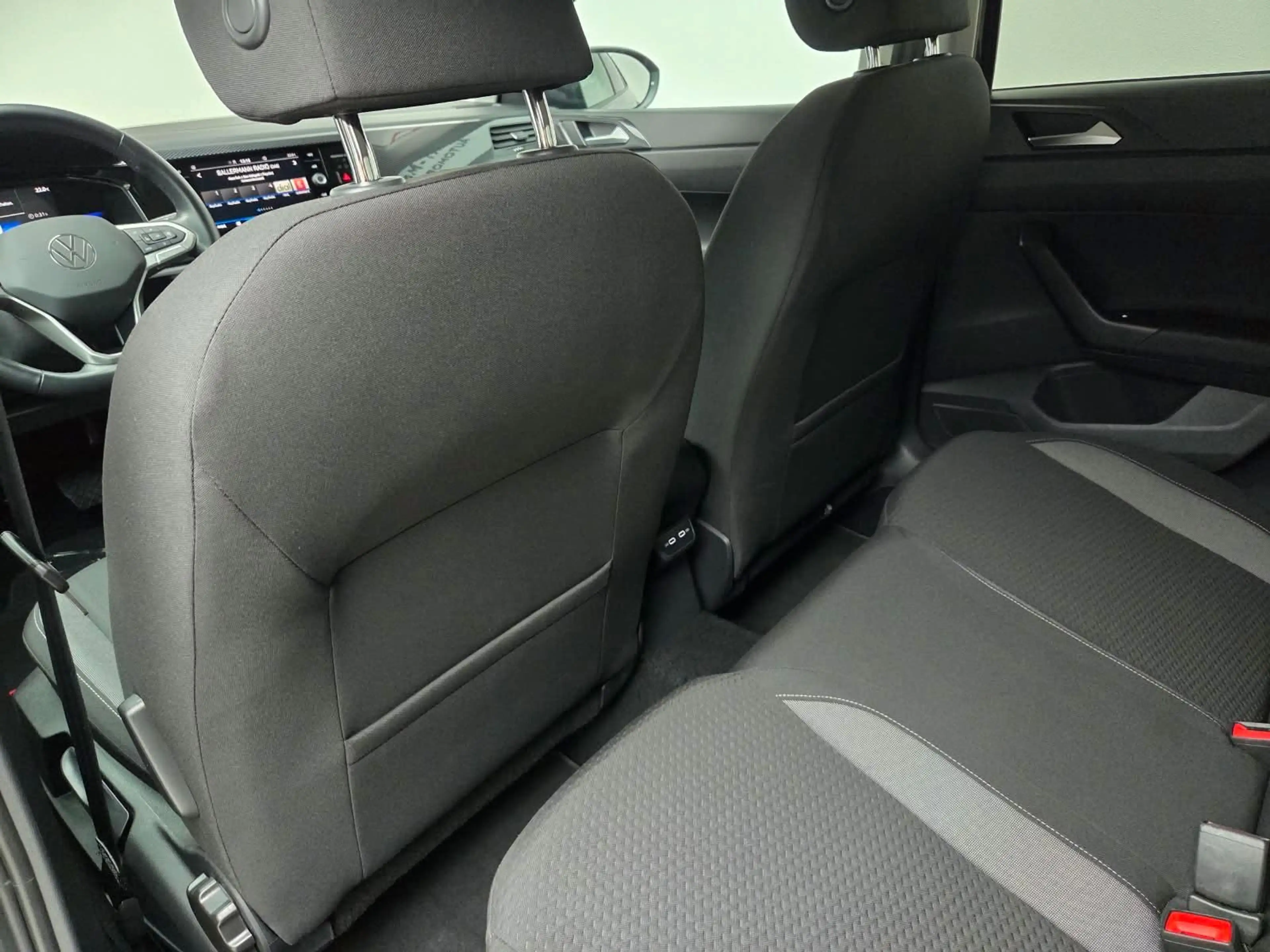 Volkswagen Taigo 1.0 TSI DSG Life *R2D*DAB*Kamera*ACC* — photo 40