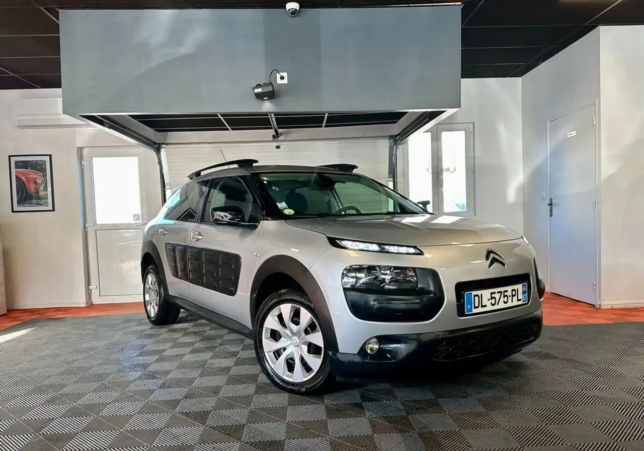 Citroen C4 Cactus Citroën 1.6 BlueHDi 100cv toit panoramique — photo 1 of 11