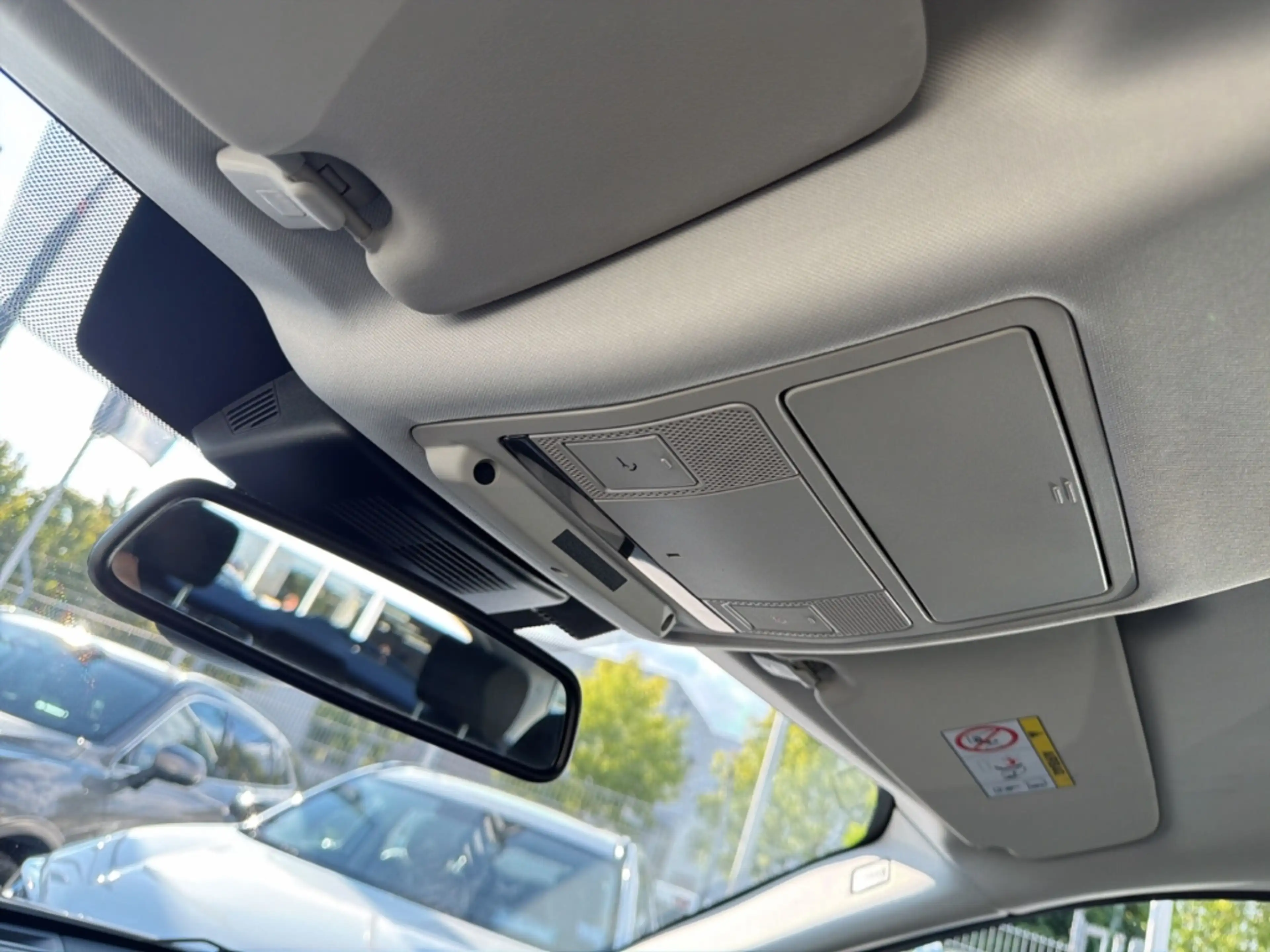 Land Rover Discovery Sport Pure AWD 2.0 D150 AHK Navi LED Kamera — photo 22