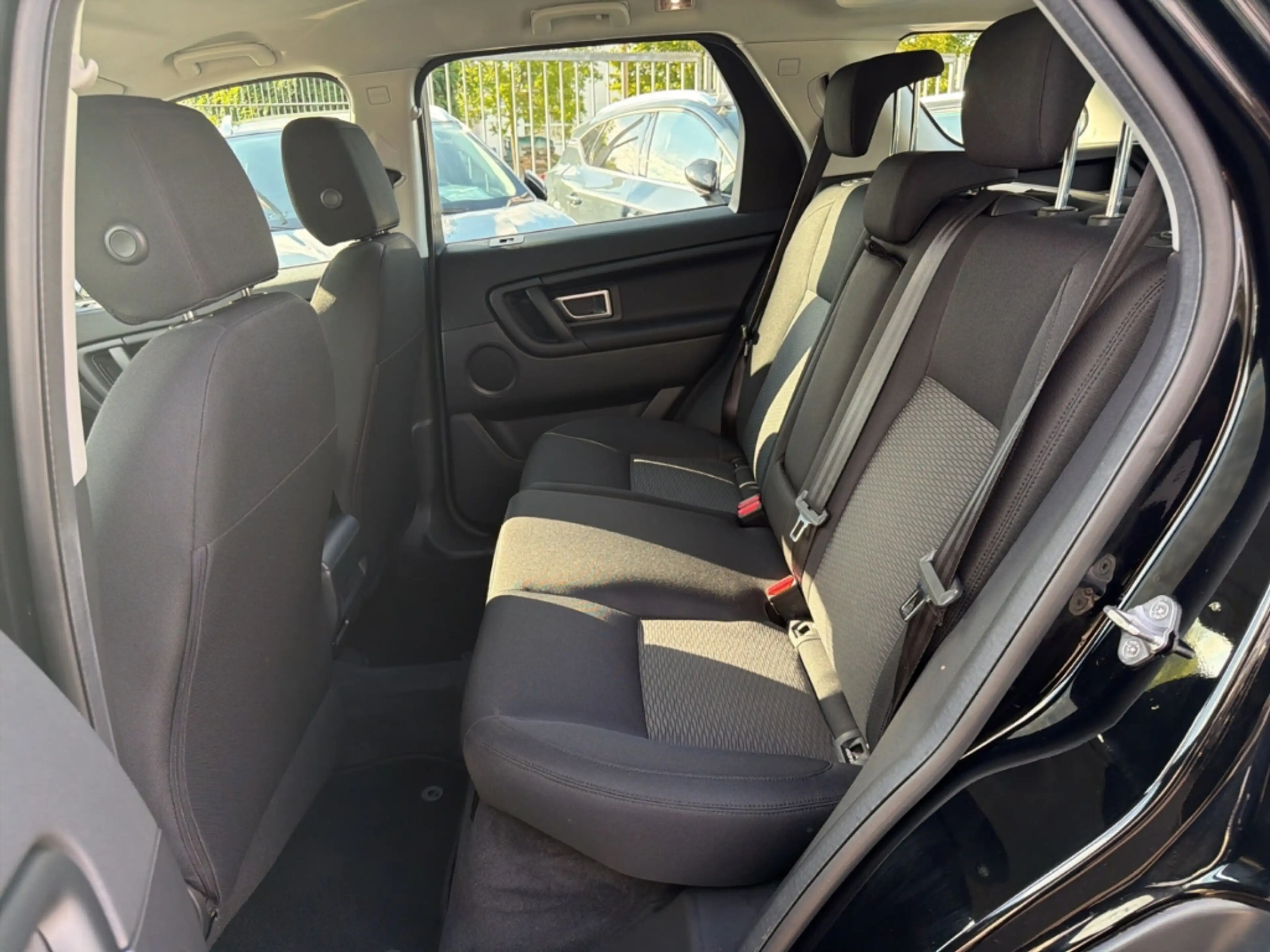Land Rover Discovery Sport Pure AWD 2.0 D150 AHK Navi LED Kamera — photo 25