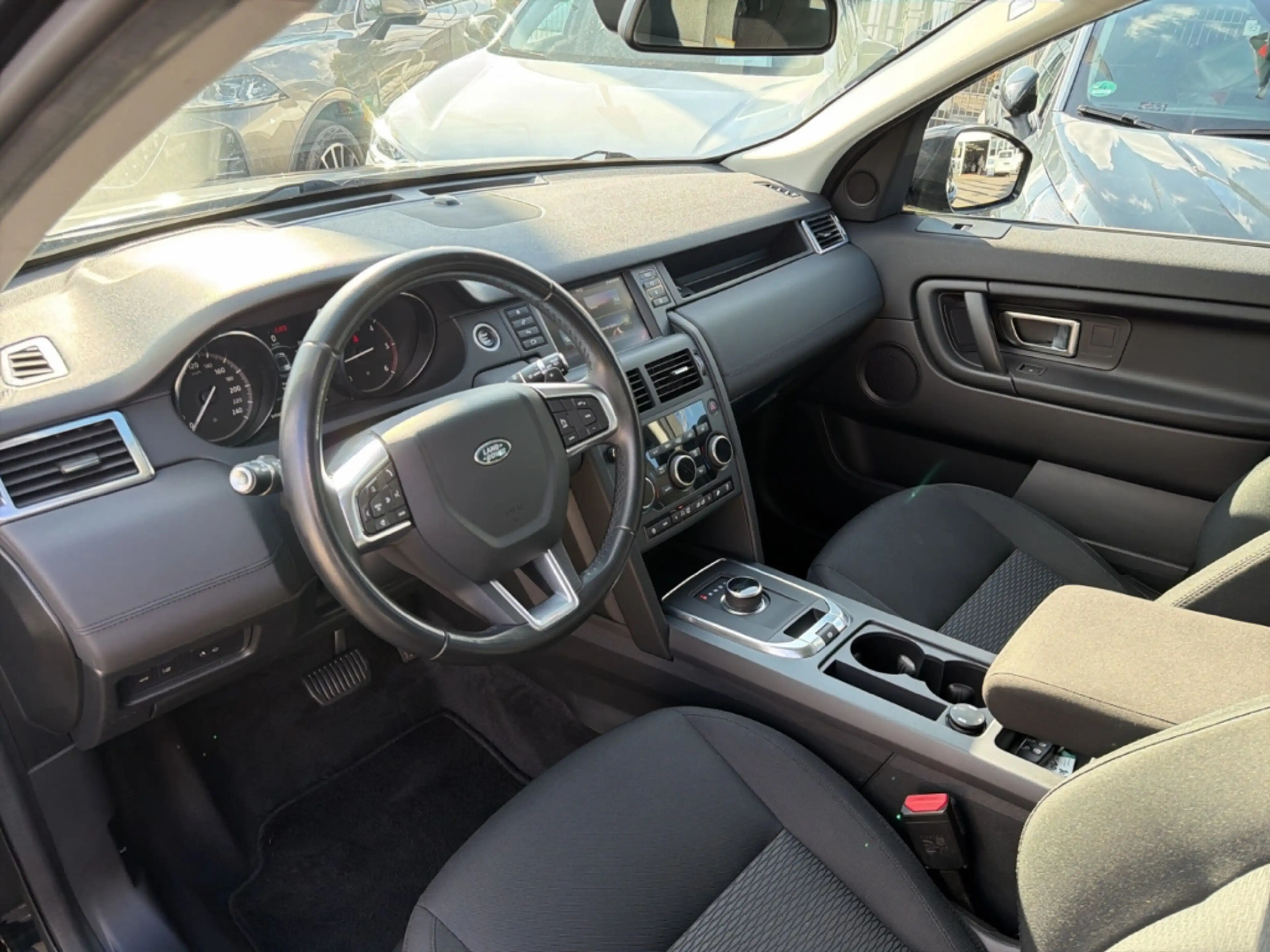Land Rover Discovery Sport Pure AWD 2.0 D150 AHK Navi LED Kamera — photo 8