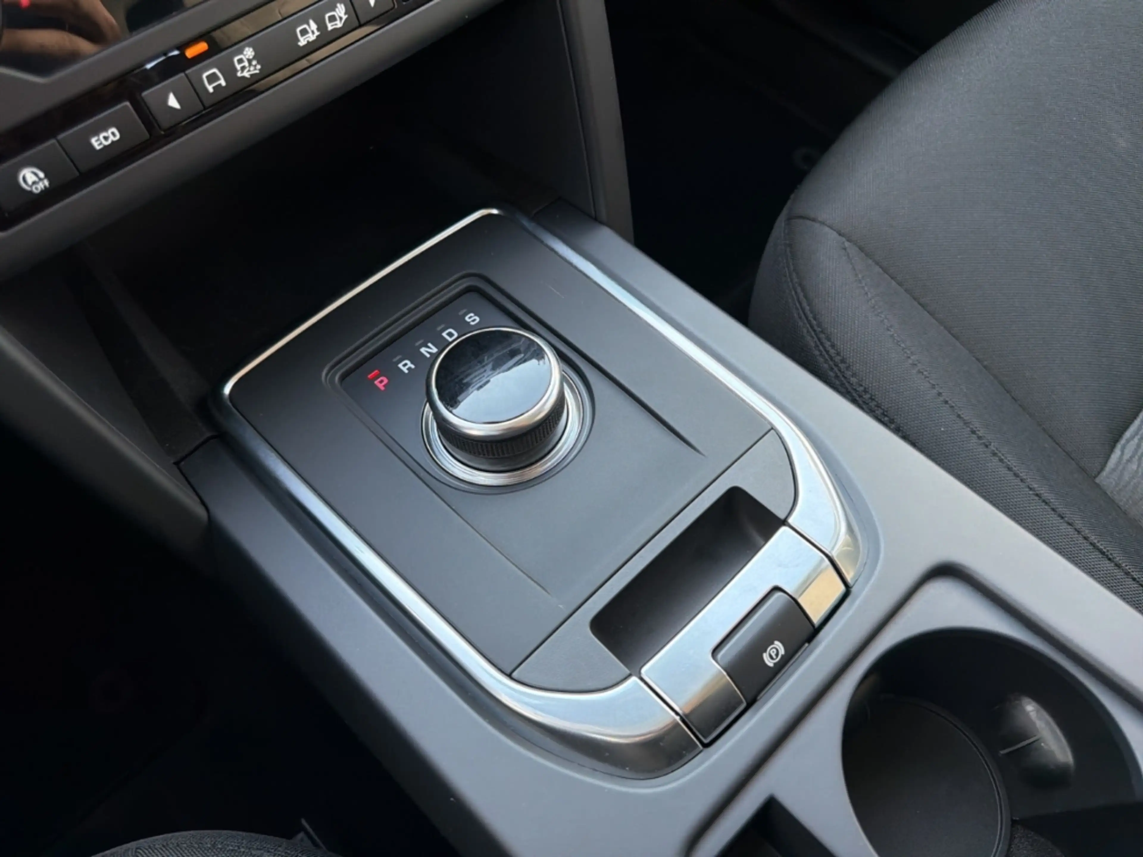 Land Rover Discovery Sport Pure AWD 2.0 D150 AHK Navi LED Kamera — photo 21