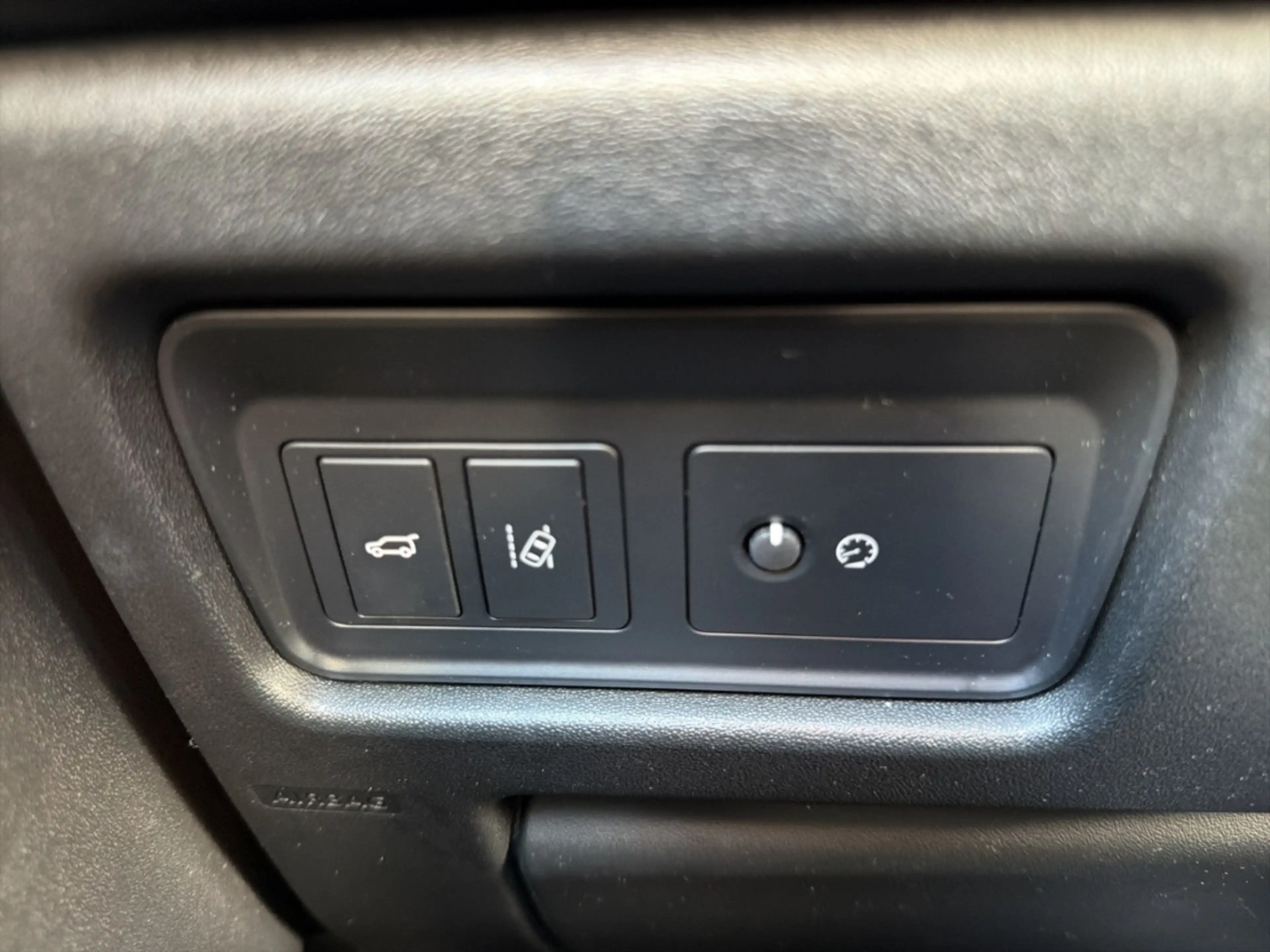 Land Rover Discovery Sport Pure AWD 2.0 D150 AHK Navi LED Kamera — photo 24